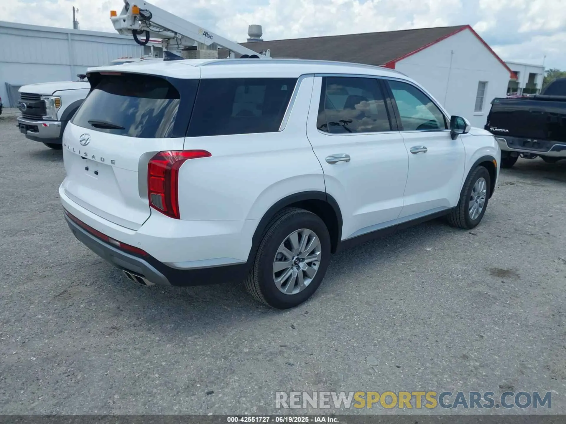 4 Photograph of a damaged car KM8R24GE3RU779664 HYUNDAI PALISADE 2024