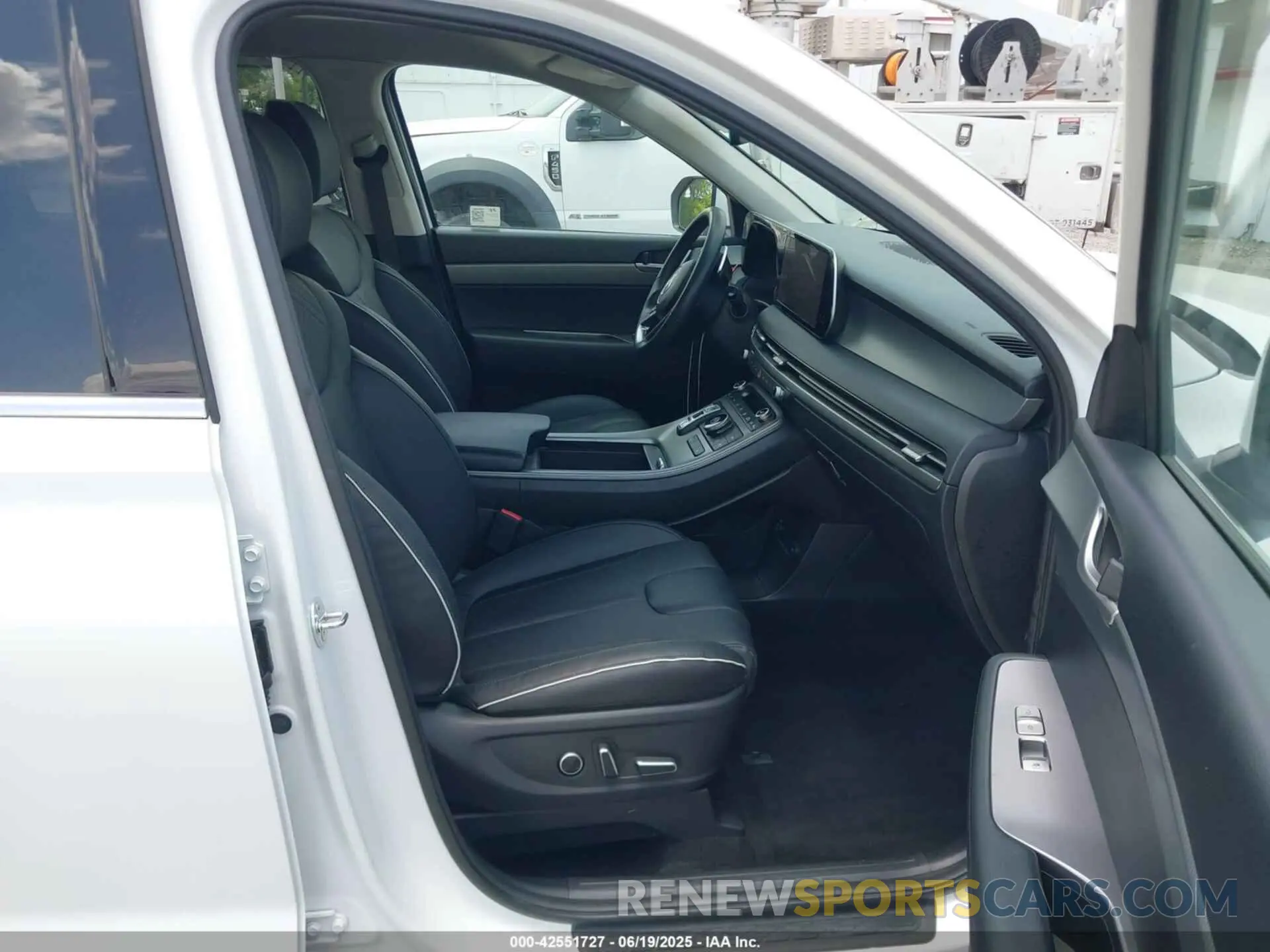 5 Photograph of a damaged car KM8R24GE3RU779664 HYUNDAI PALISADE 2024