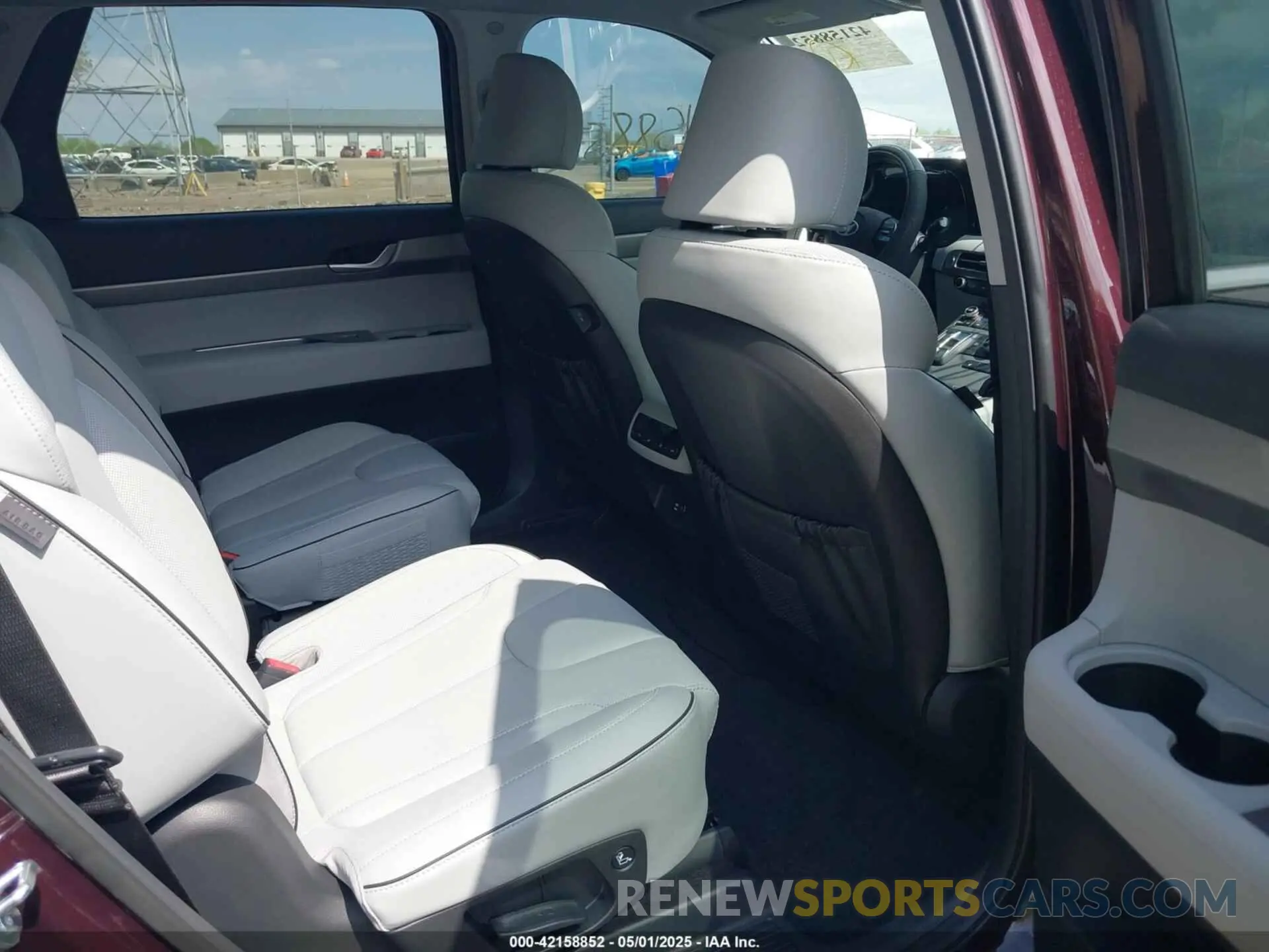 8 Photograph of a damaged car KM8R24GE3RU796125 HYUNDAI PALISADE 2024