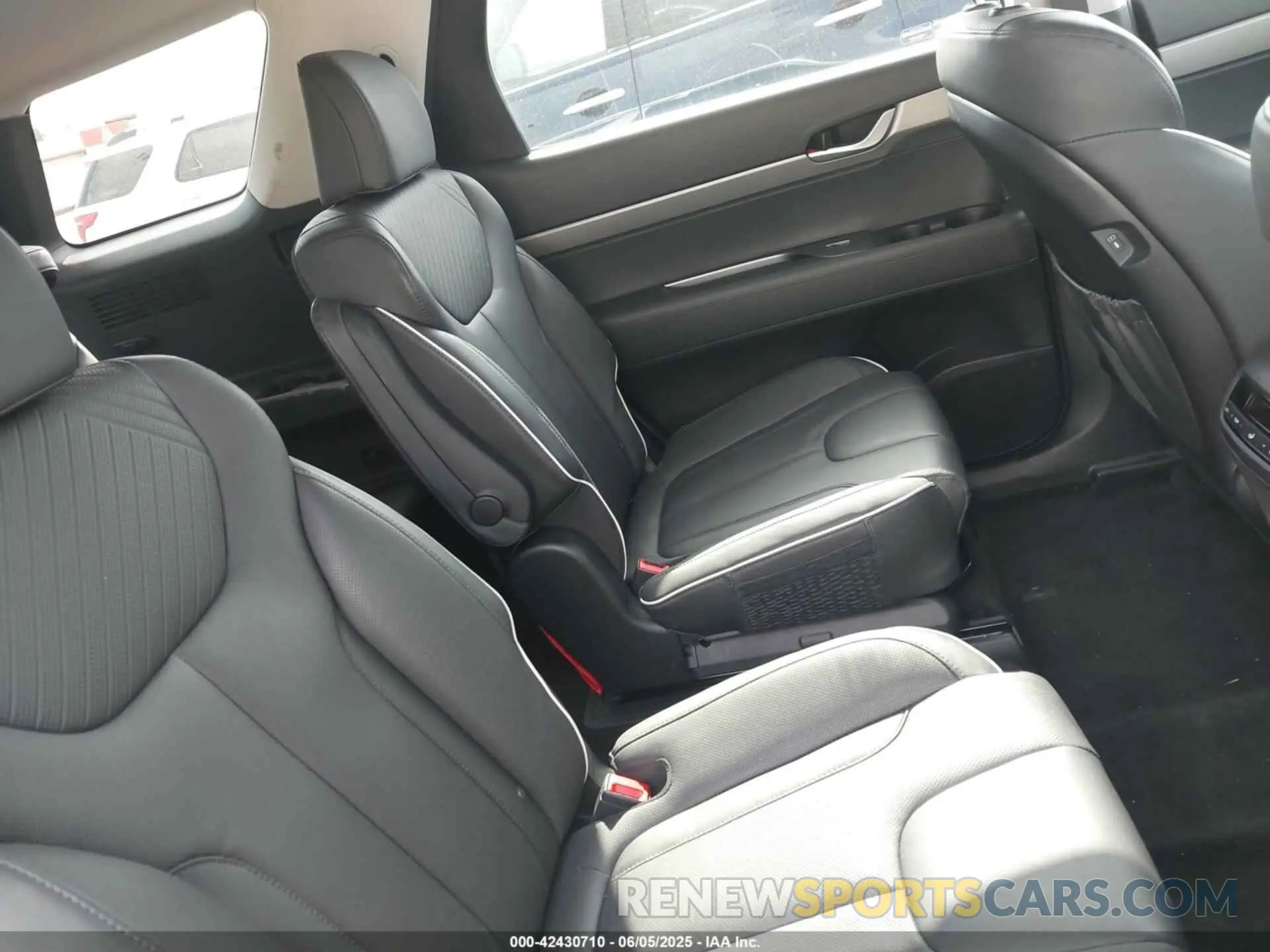 8 Photograph of a damaged car KM8R24GE3RU800173 HYUNDAI PALISADE 2024