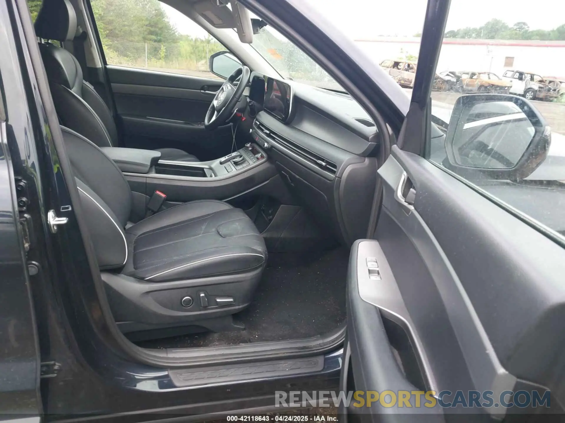 5 Photograph of a damaged car KM8R24GE9RU704029 HYUNDAI PALISADE 2024