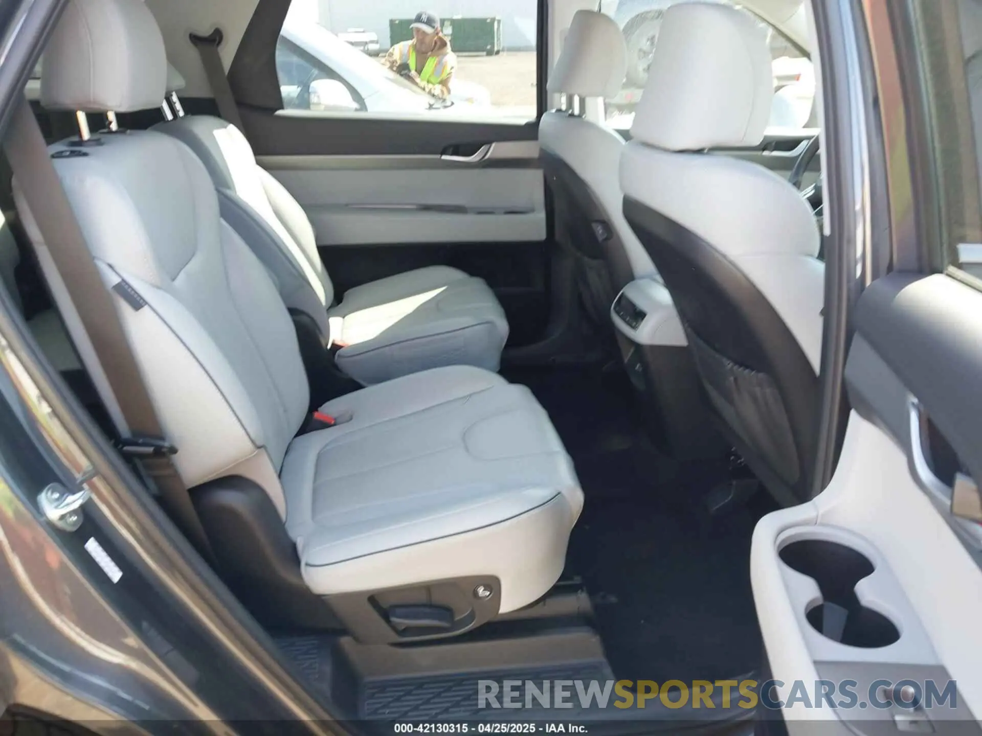 8 Photograph of a damaged car KM8R2DGE1RU682530 HYUNDAI PALISADE 2024