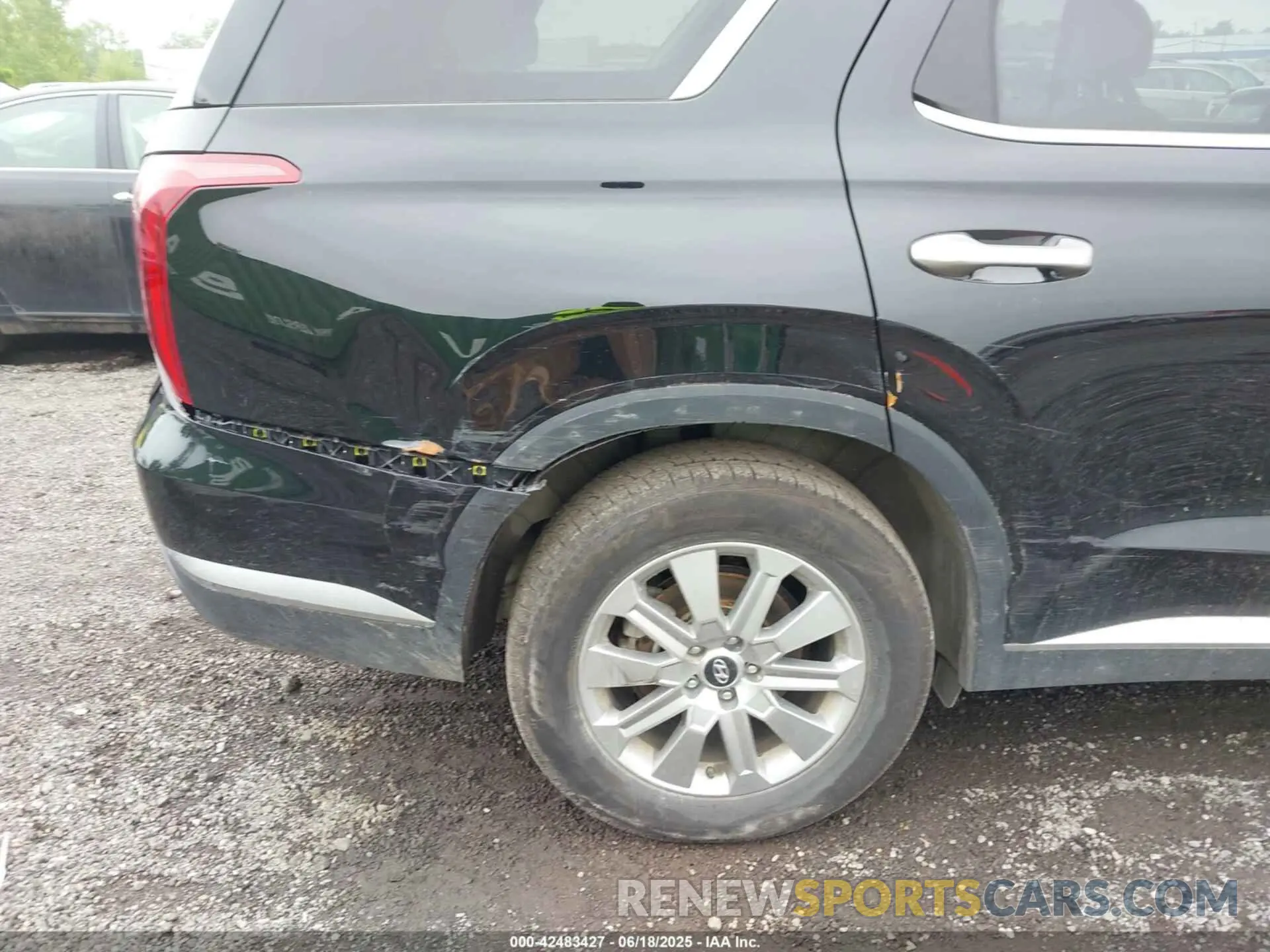 18 Photograph of a damaged car KM8R2DGE2RU801329 HYUNDAI PALISADE 2024
