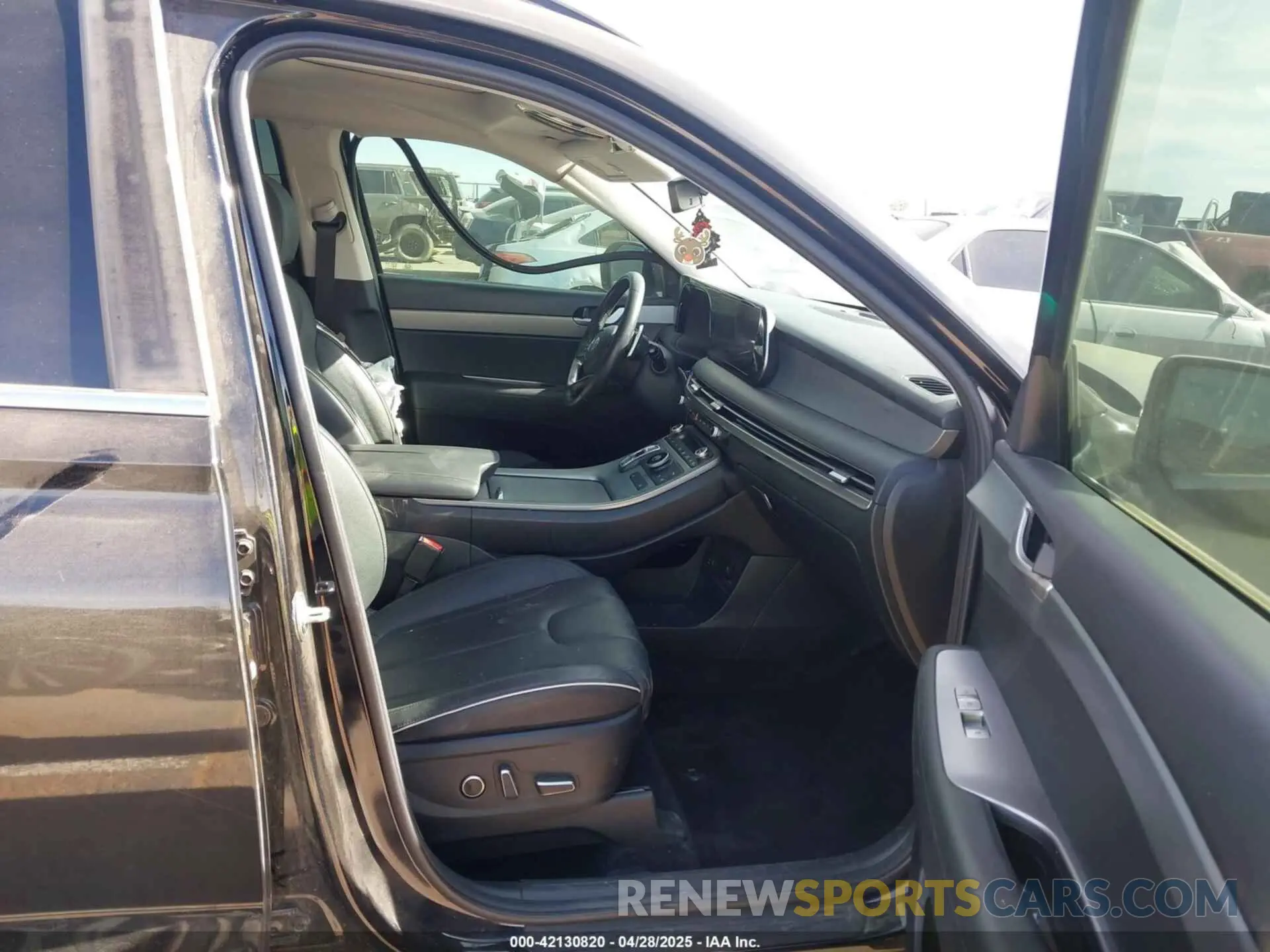 5 Photograph of a damaged car KM8R34GE3RU699746 HYUNDAI PALISADE 2024