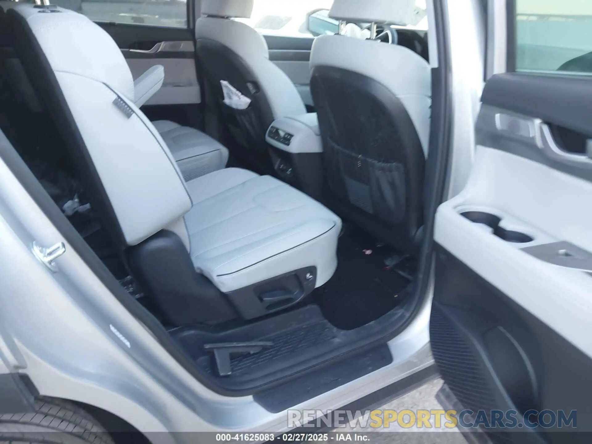 8 Photograph of a damaged car KM8R44GE3RU784874 HYUNDAI PALISADE 2024