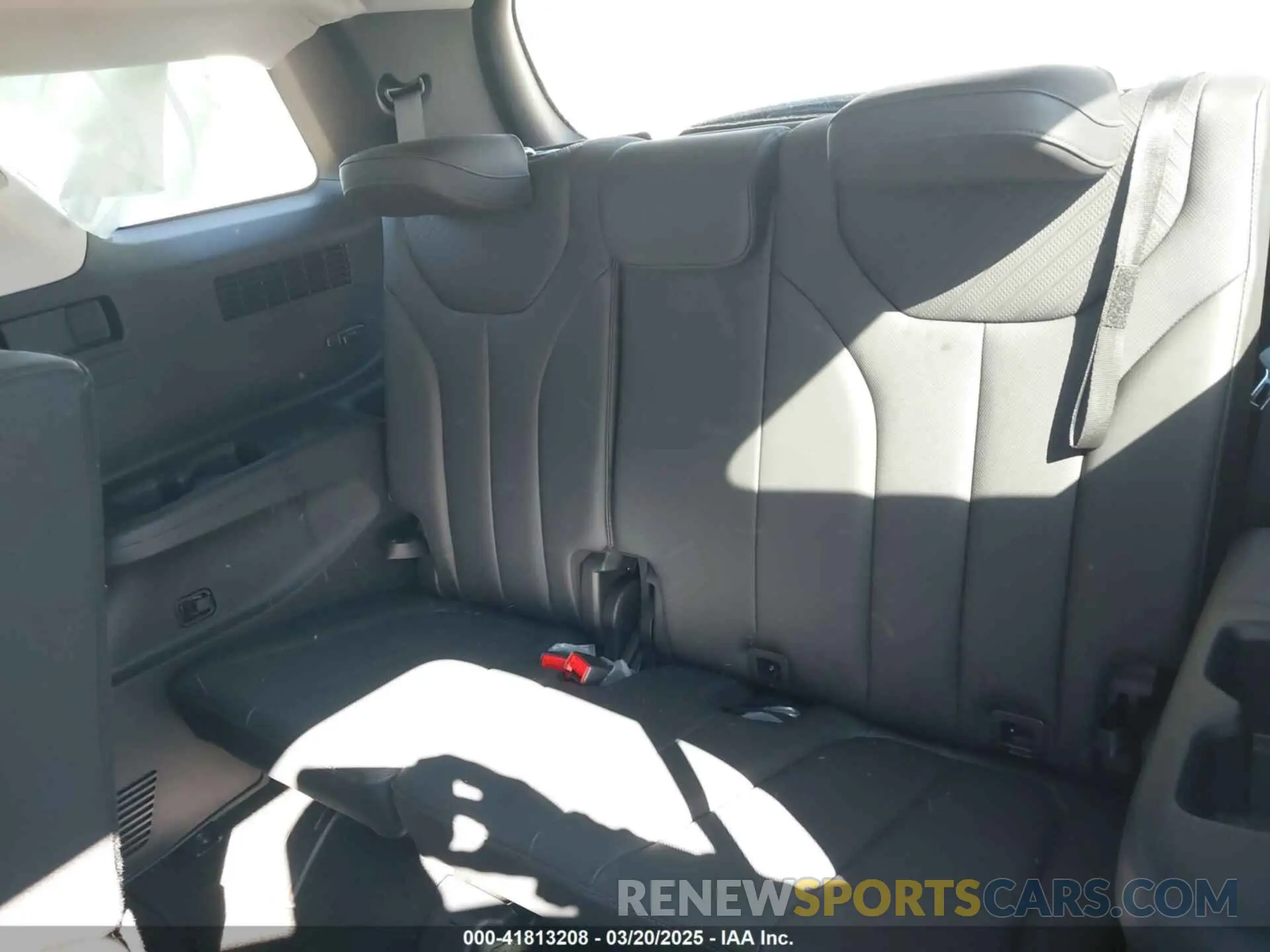 18 Photograph of a damaged car KM8R44GE6RU650537 HYUNDAI PALISADE 2024
