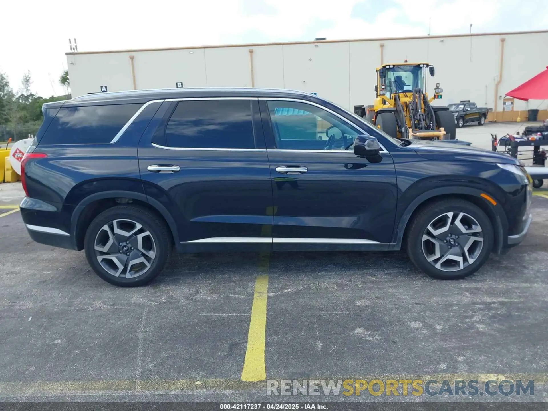 13 Photograph of a damaged car KM8R44GEXRU716622 HYUNDAI PALISADE 2024