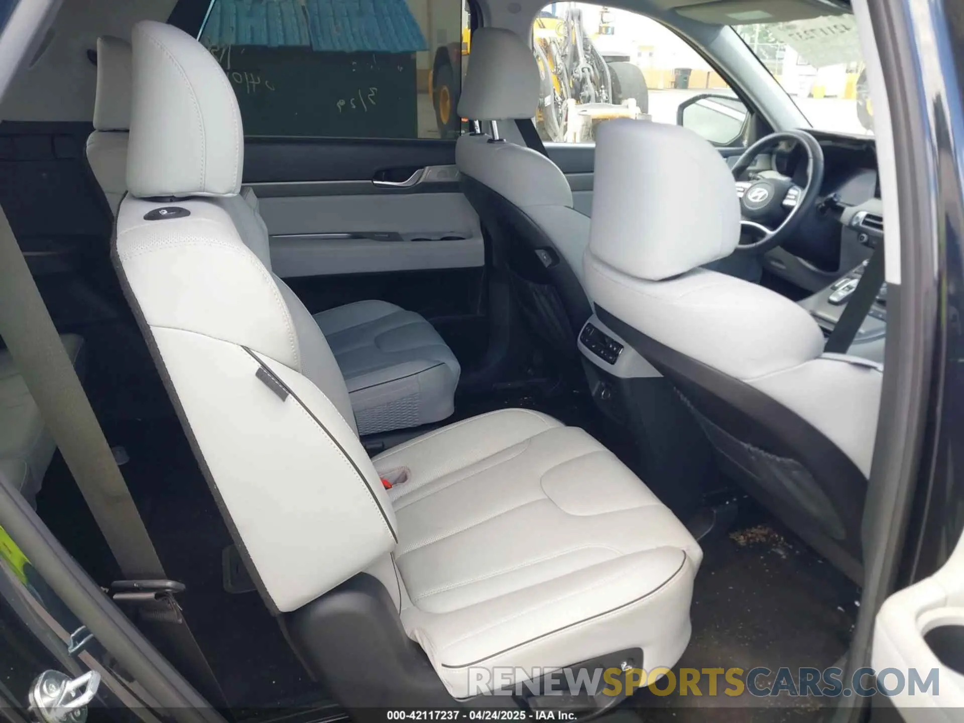 8 Photograph of a damaged car KM8R44GEXRU716622 HYUNDAI PALISADE 2024