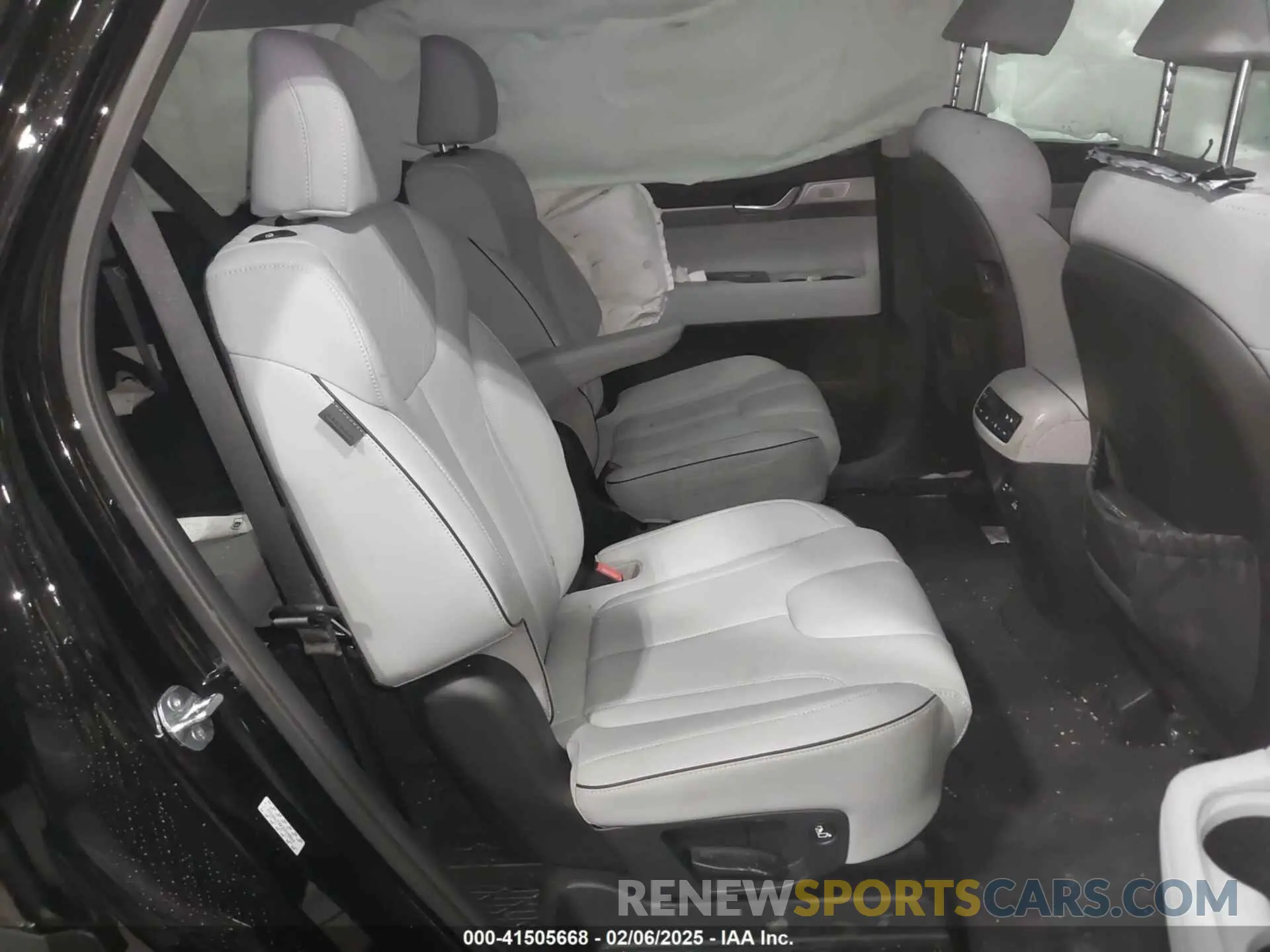8 Photograph of a damaged car KM8R4DGE0RU789322 HYUNDAI PALISADE 2024
