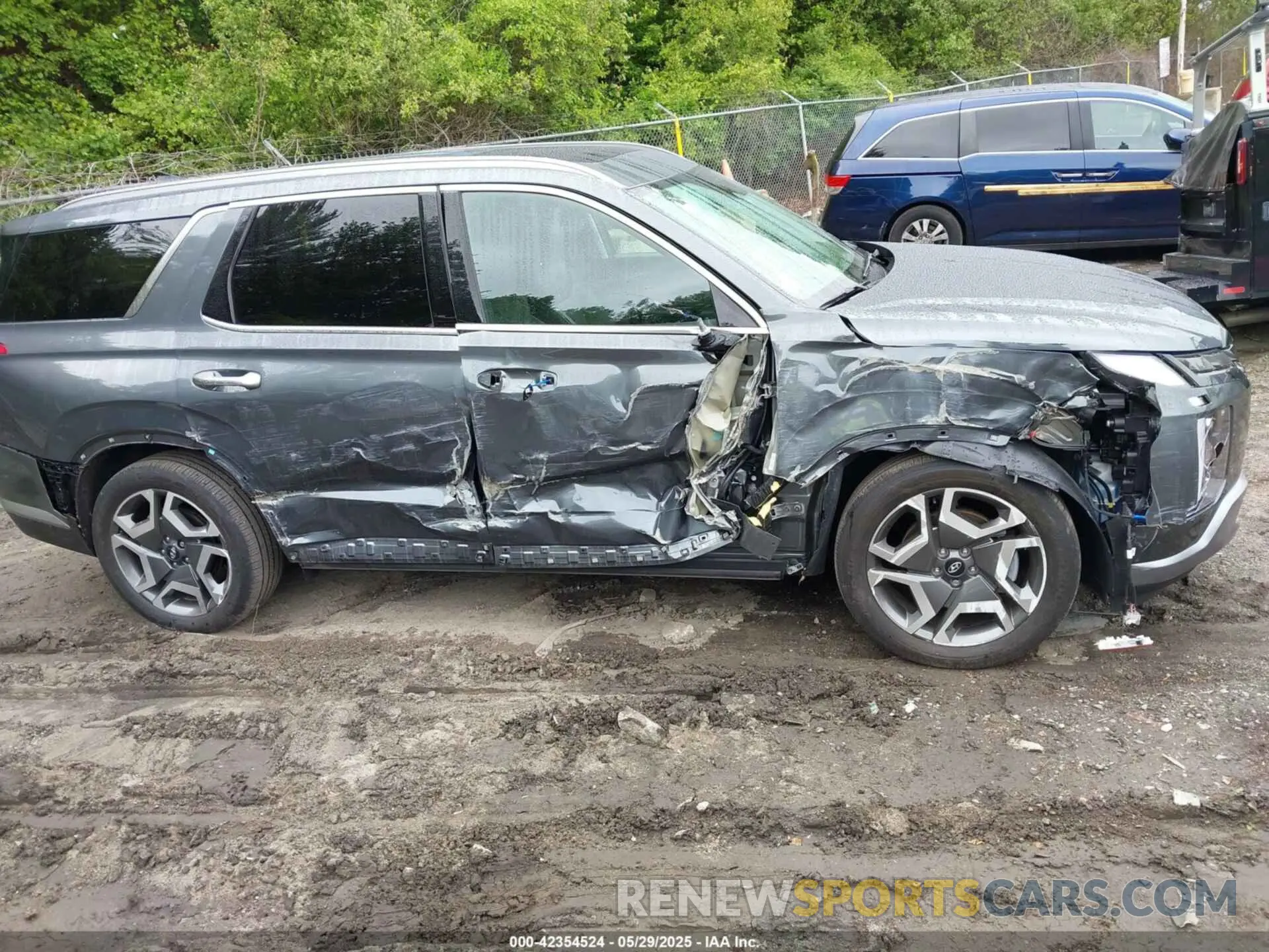 13 Photograph of a damaged car KM8R4DGE1RU695840 HYUNDAI PALISADE 2024
