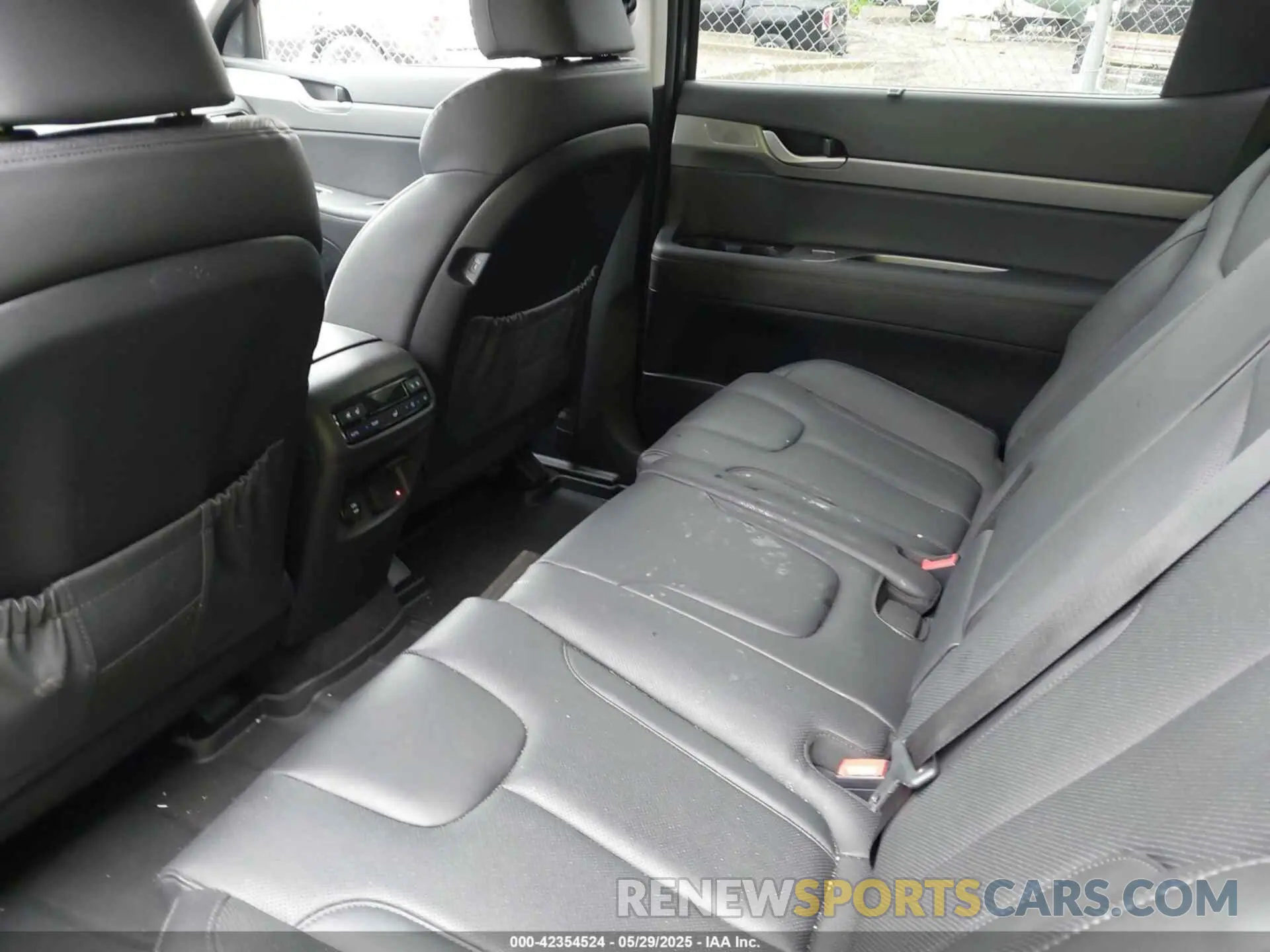 8 Photograph of a damaged car KM8R4DGE1RU695840 HYUNDAI PALISADE 2024
