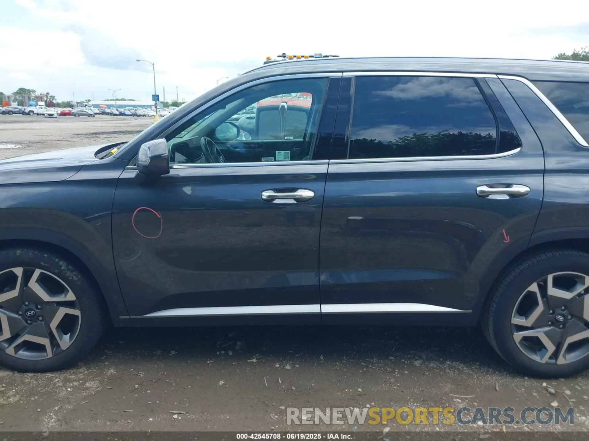 14 Photograph of a damaged car KM8R4DGE9RU690501 HYUNDAI PALISADE 2024
