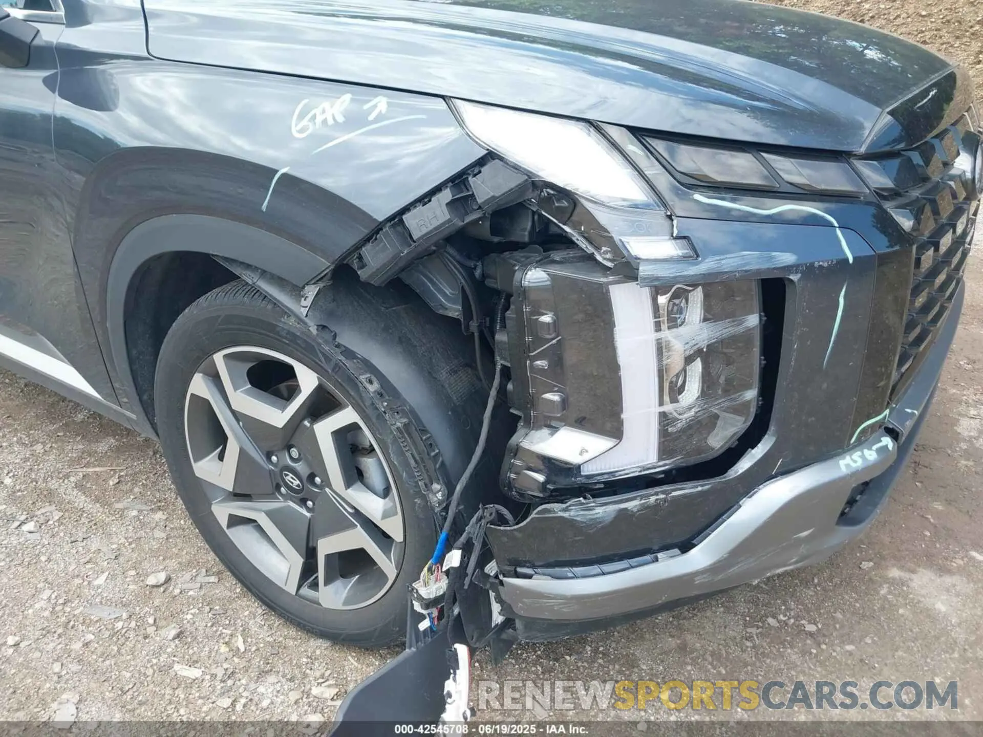 17 Photograph of a damaged car KM8R4DGE9RU690501 HYUNDAI PALISADE 2024