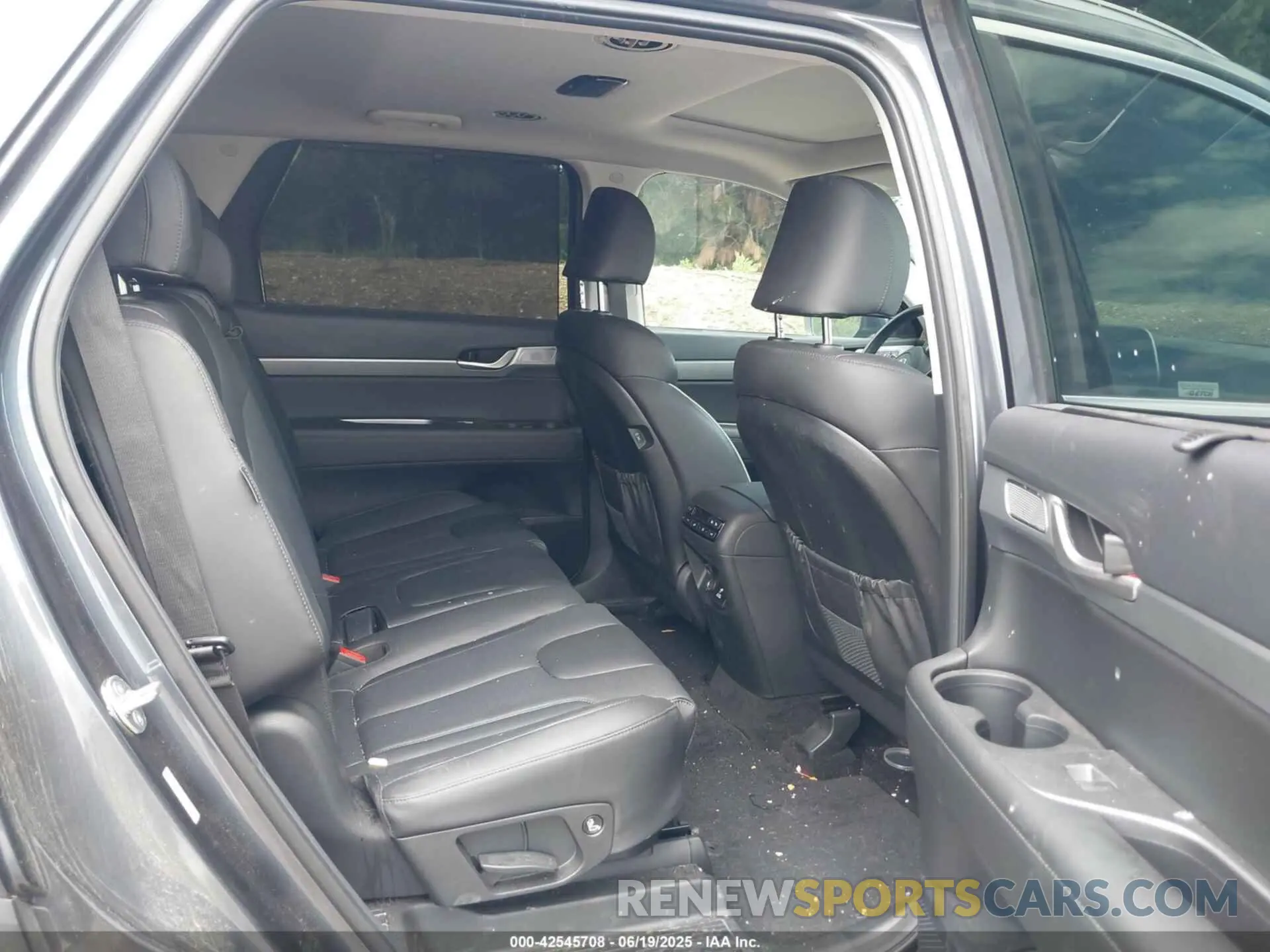 8 Photograph of a damaged car KM8R4DGE9RU690501 HYUNDAI PALISADE 2024