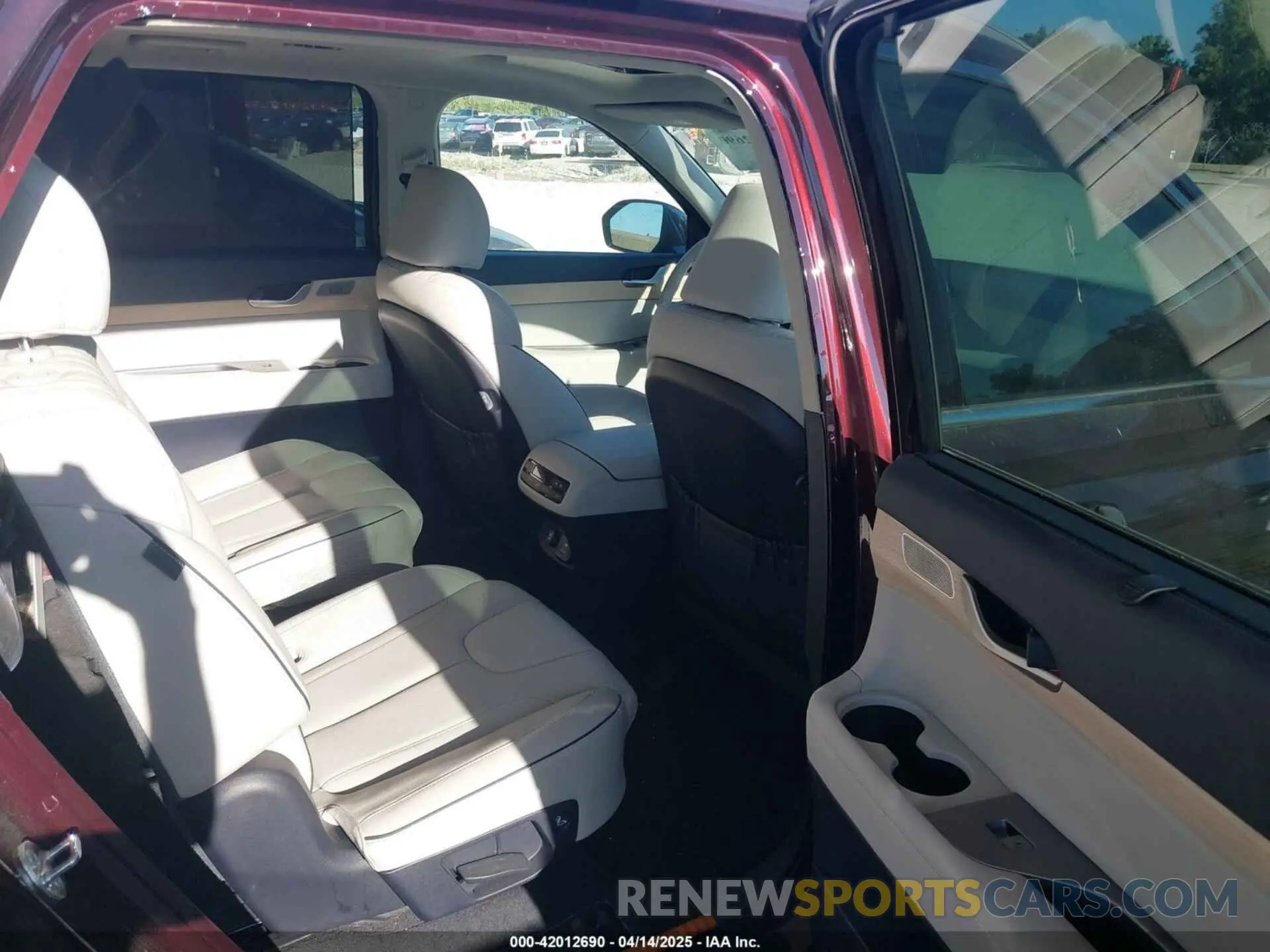 8 Photograph of a damaged car KM8R54GE2RU806263 HYUNDAI PALISADE 2024