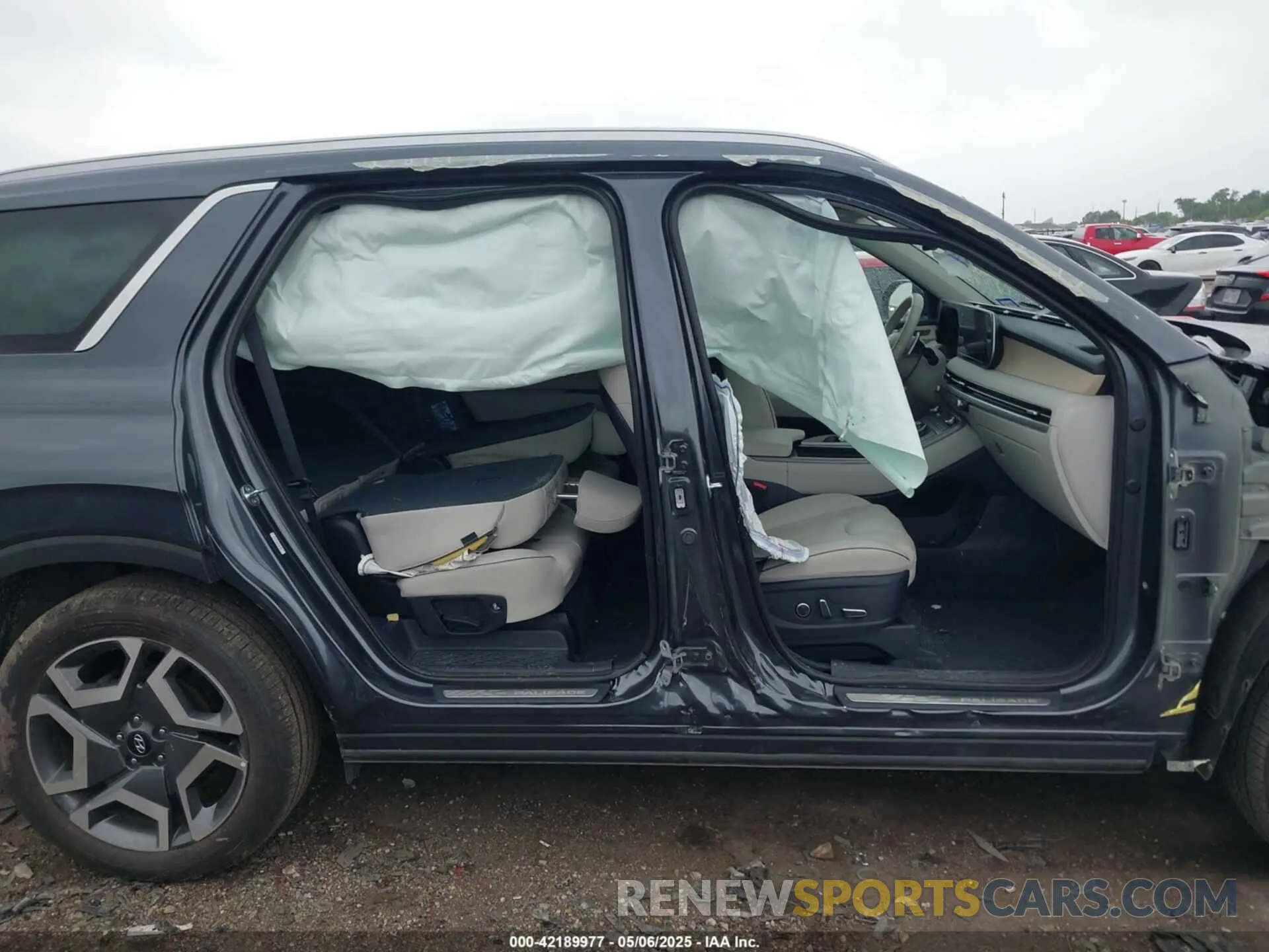 14 Photograph of a damaged car KM8R54GE3RU741276 HYUNDAI PALISADE 2024