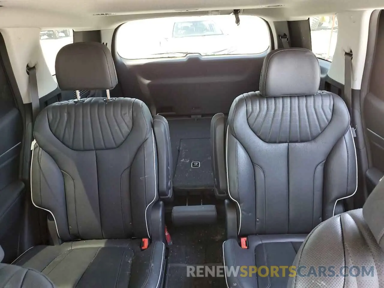 10 Photograph of a damaged car KM8R54GE6RU672373 HYUNDAI PALISADE 2024
