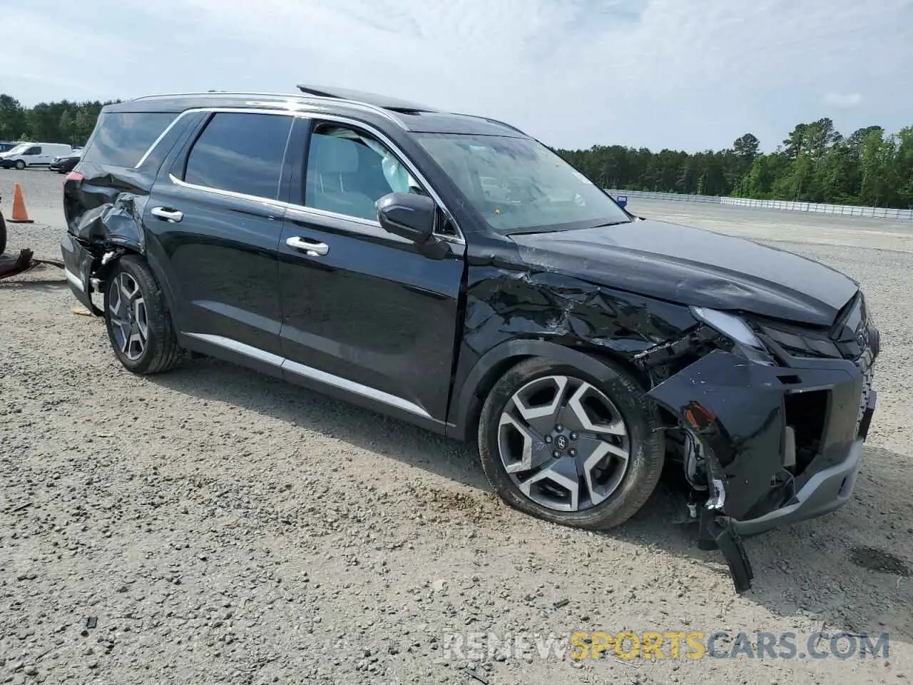 4 Photograph of a damaged car KM8R5DGE0RU785025 HYUNDAI PALISADE 2024