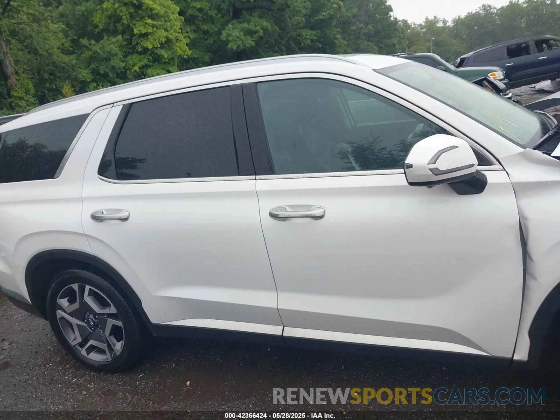 14 Photograph of a damaged car KM8R5DGE3RU740547 HYUNDAI PALISADE 2024