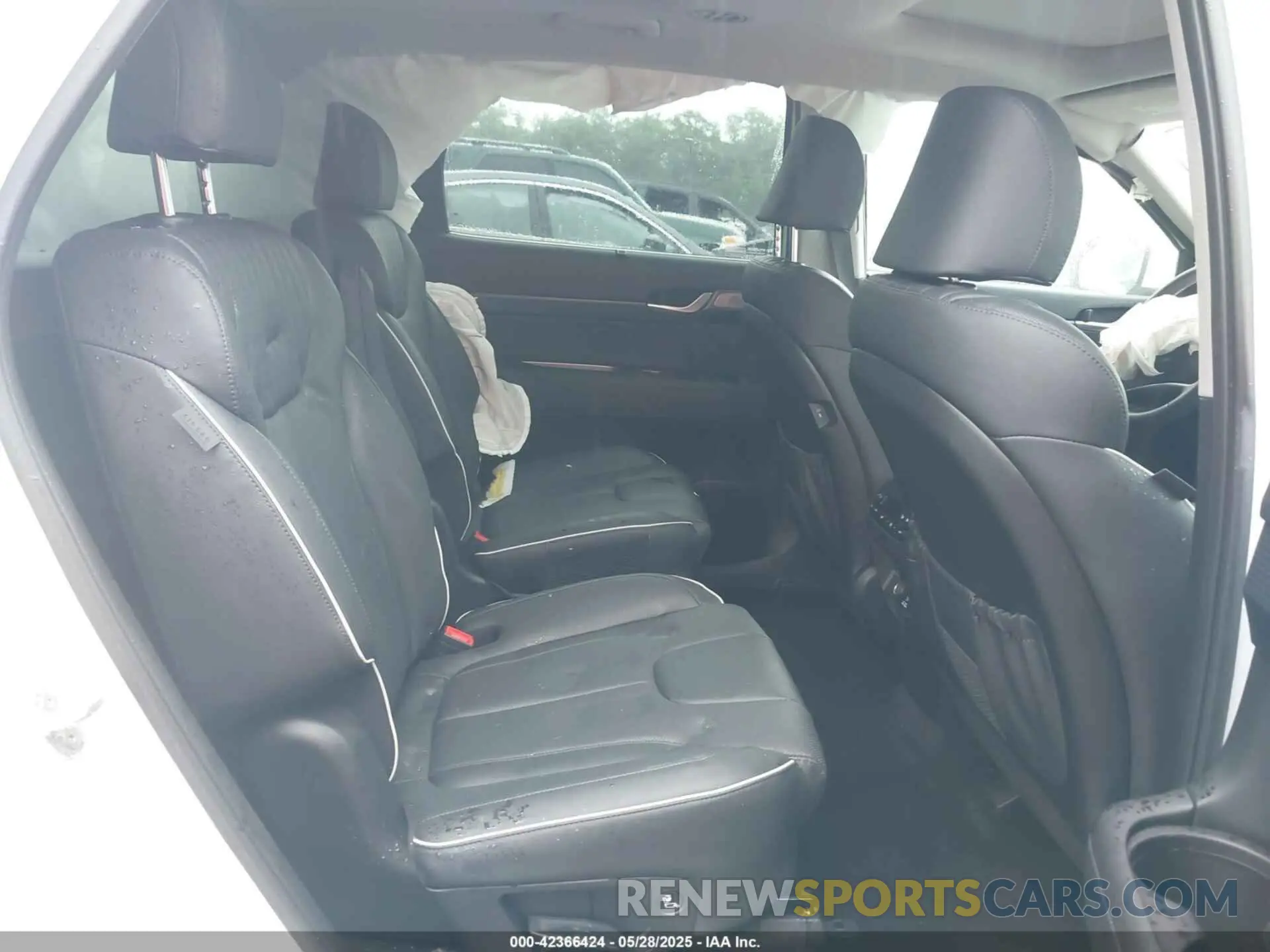 8 Photograph of a damaged car KM8R5DGE3RU740547 HYUNDAI PALISADE 2024