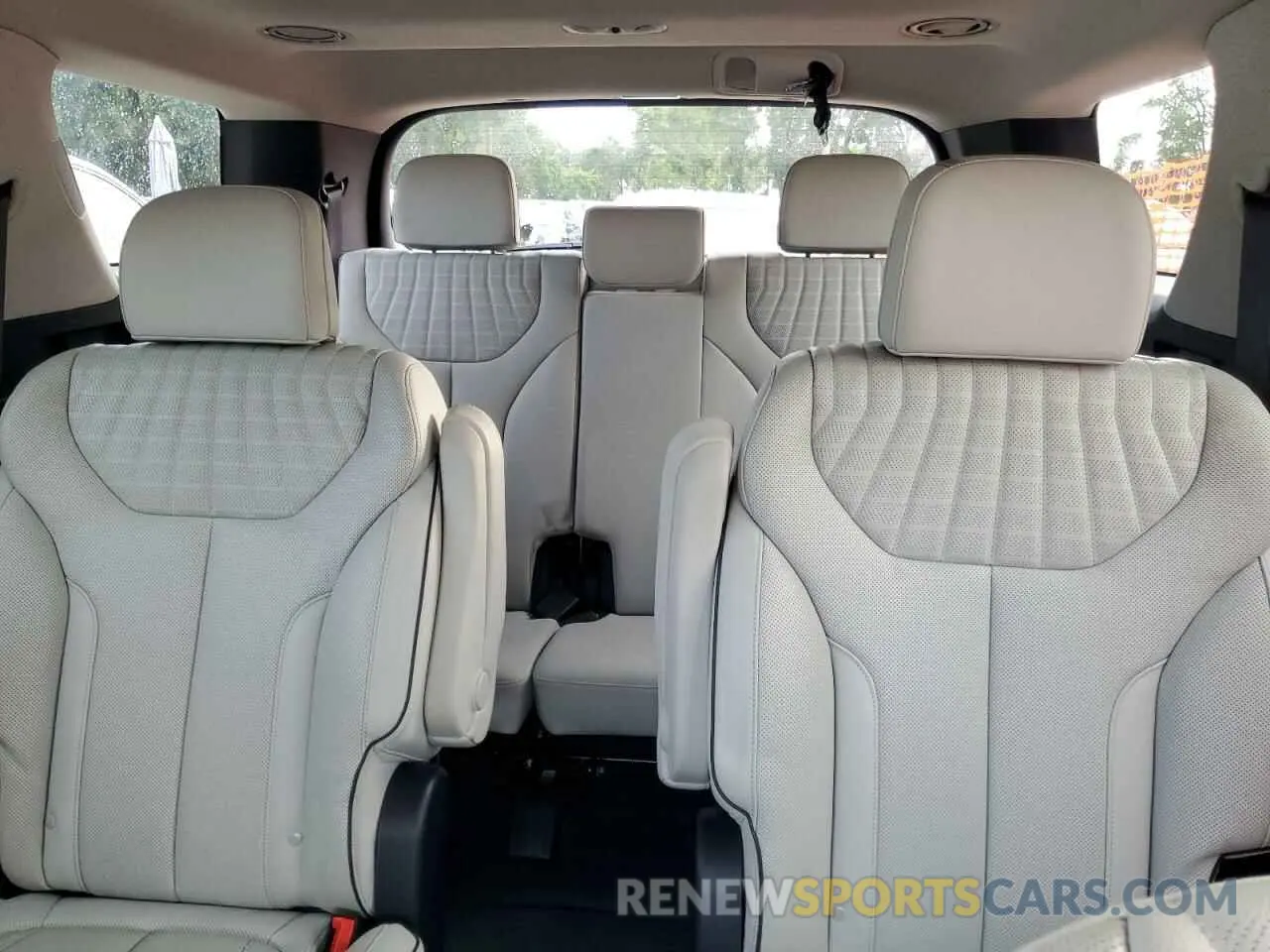10 Photograph of a damaged car KM8R5DGEXRU720618 HYUNDAI PALISADE 2024