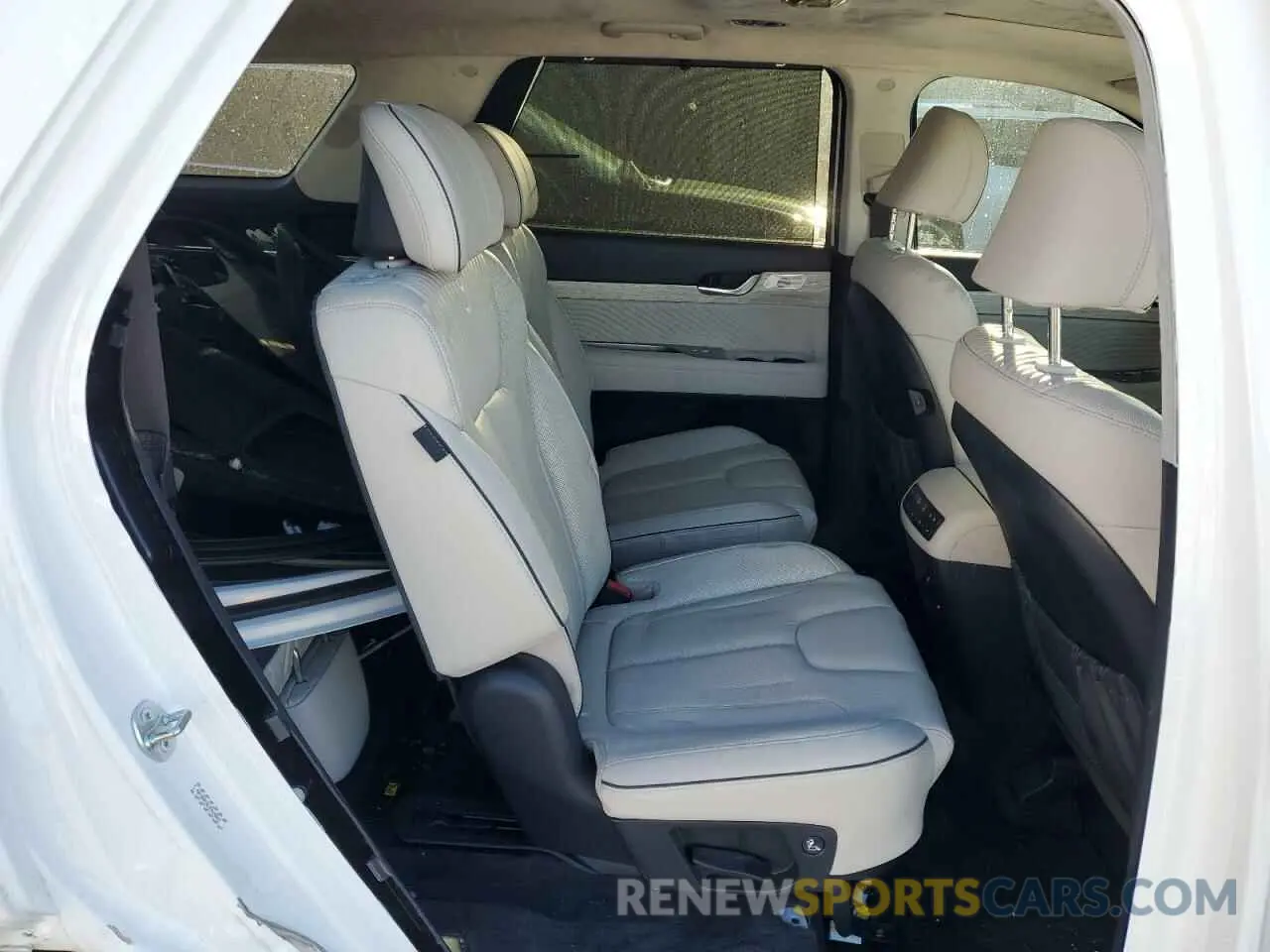 11 Photograph of a damaged car KM8R74GE7RU689189 HYUNDAI PALISADE 2024