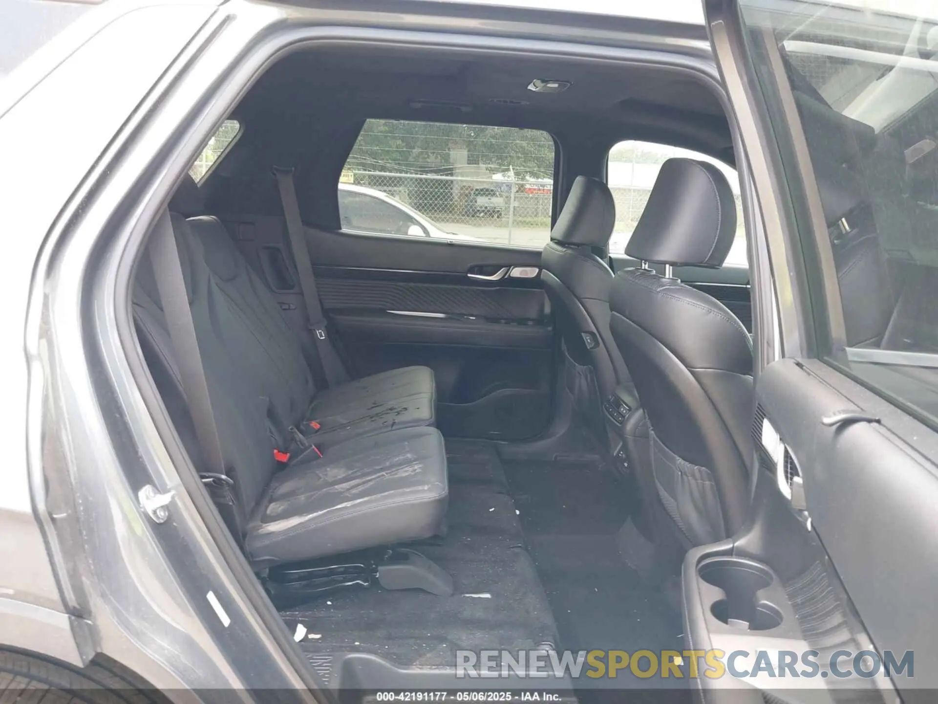 8 Photograph of a damaged car KM8R74GE9RU697553 HYUNDAI PALISADE 2024