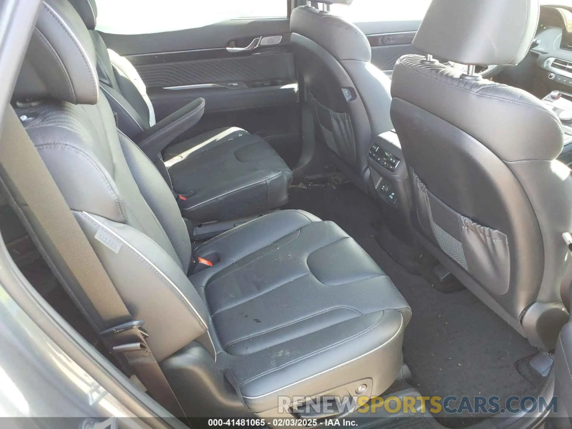 8 Photograph of a damaged car KM8R7DGE0RU743111 HYUNDAI PALISADE 2024