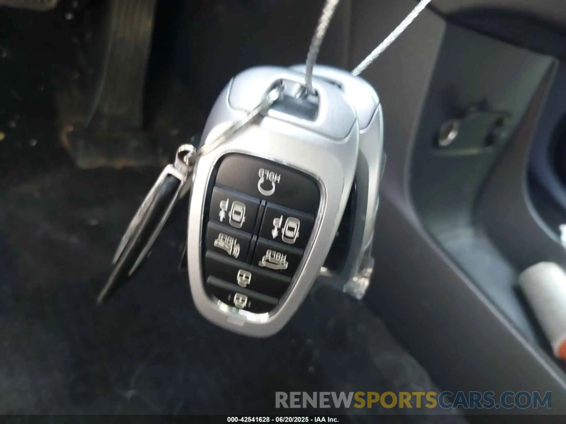 11 Photograph of a damaged car KM8R7DGE2RU708604 HYUNDAI PALISADE 2024