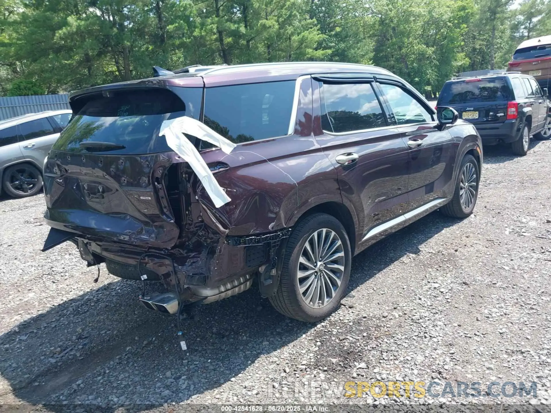 4 Photograph of a damaged car KM8R7DGE2RU708604 HYUNDAI PALISADE 2024