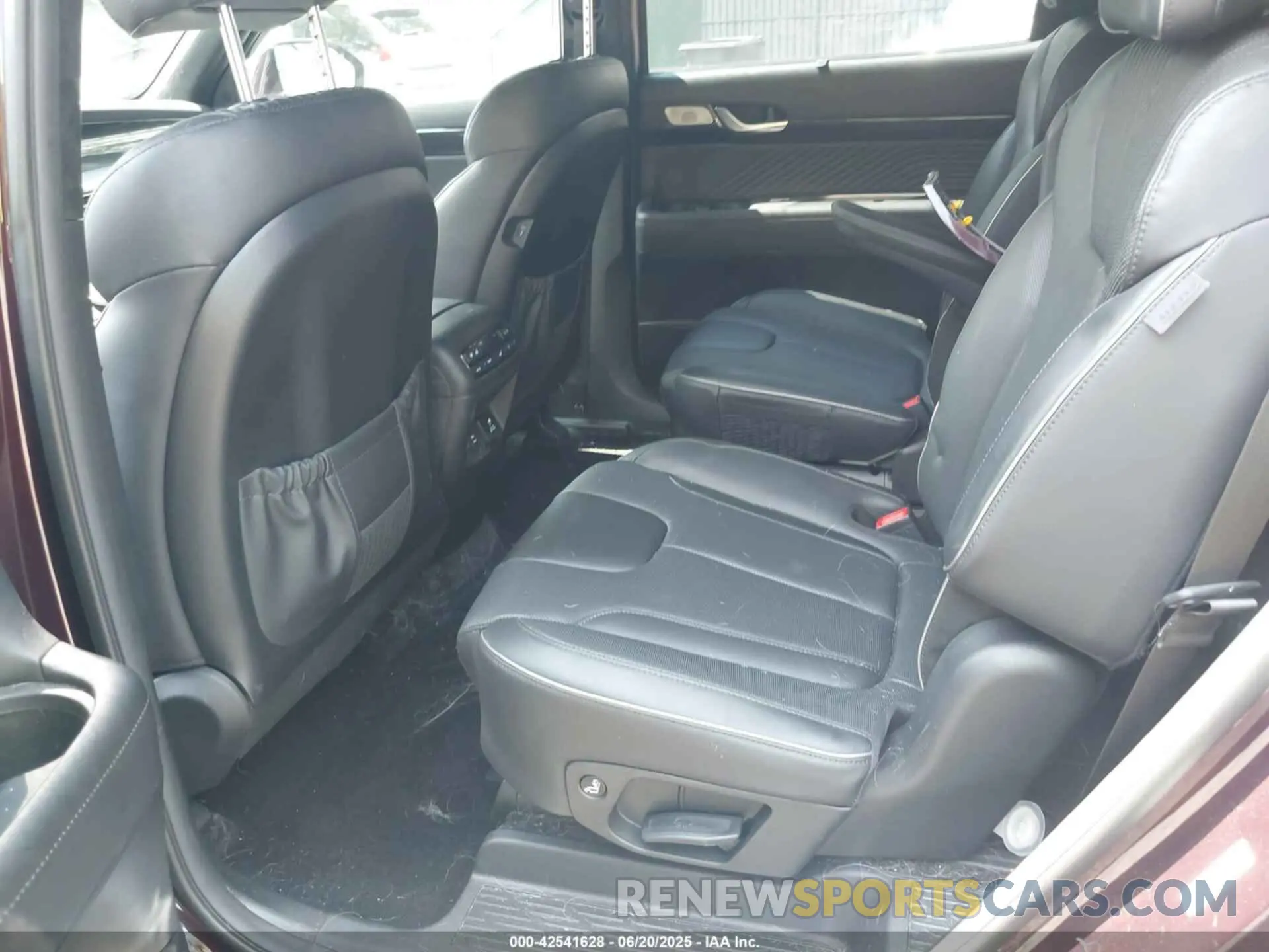 8 Photograph of a damaged car KM8R7DGE2RU708604 HYUNDAI PALISADE 2024