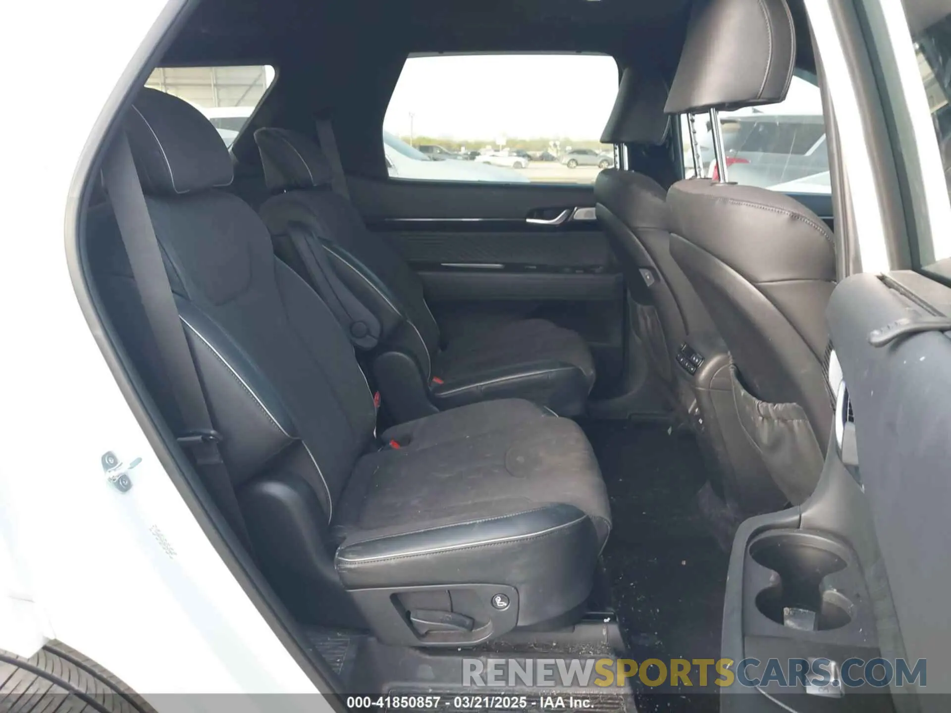 8 Photograph of a damaged car KM8R7DGE2RU763909 HYUNDAI PALISADE 2024