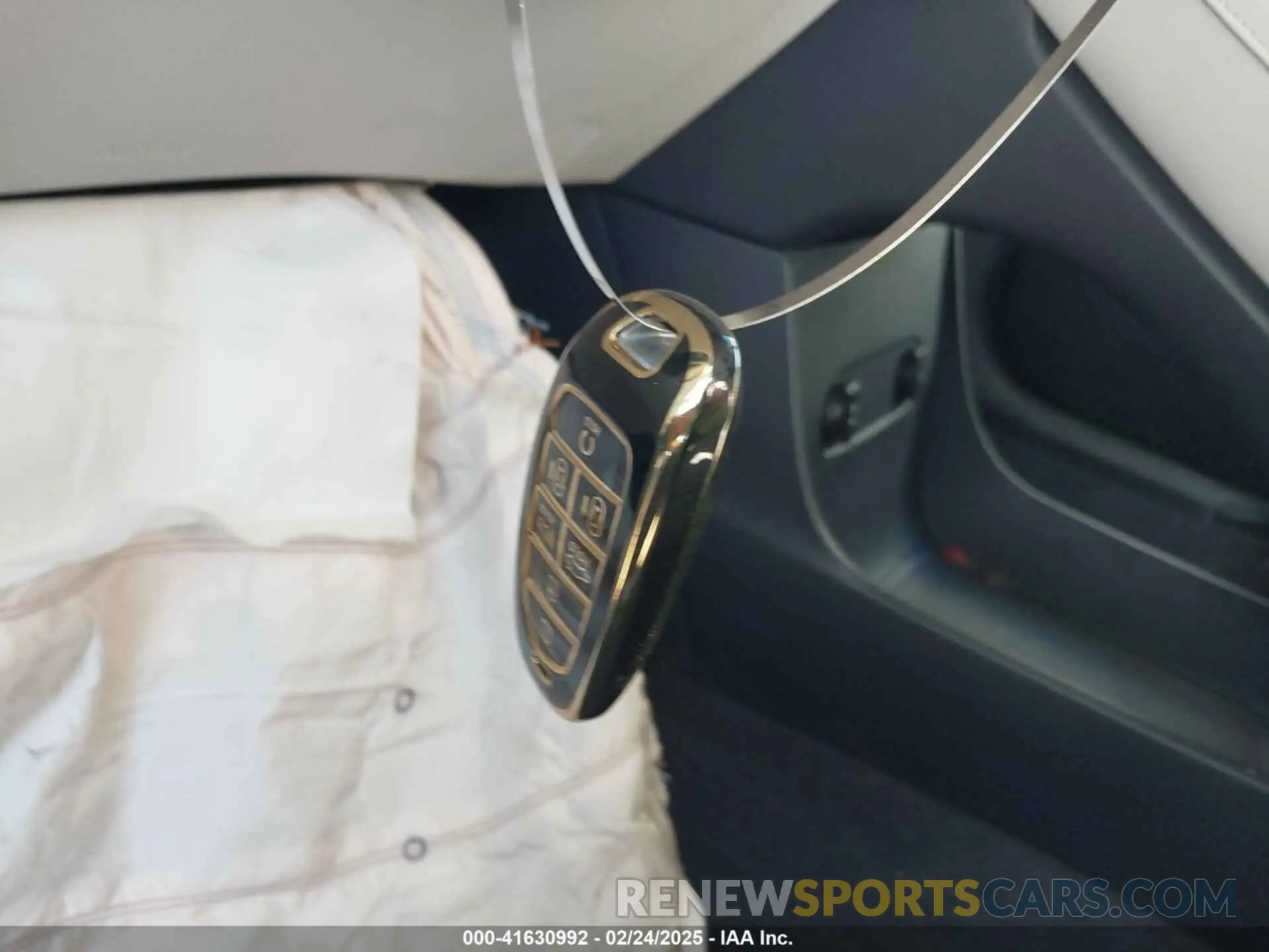 11 Photograph of a damaged car KM8R7DGE3RU656156 HYUNDAI PALISADE 2024
