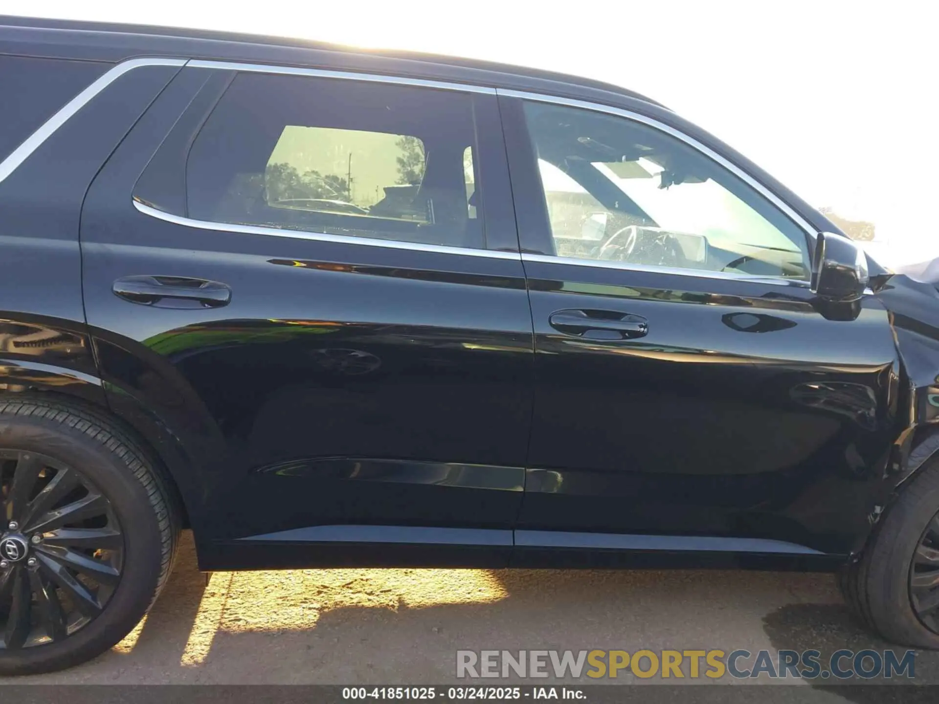 13 Photograph of a damaged car KM8R7DGE3RU806606 HYUNDAI PALISADE 2024