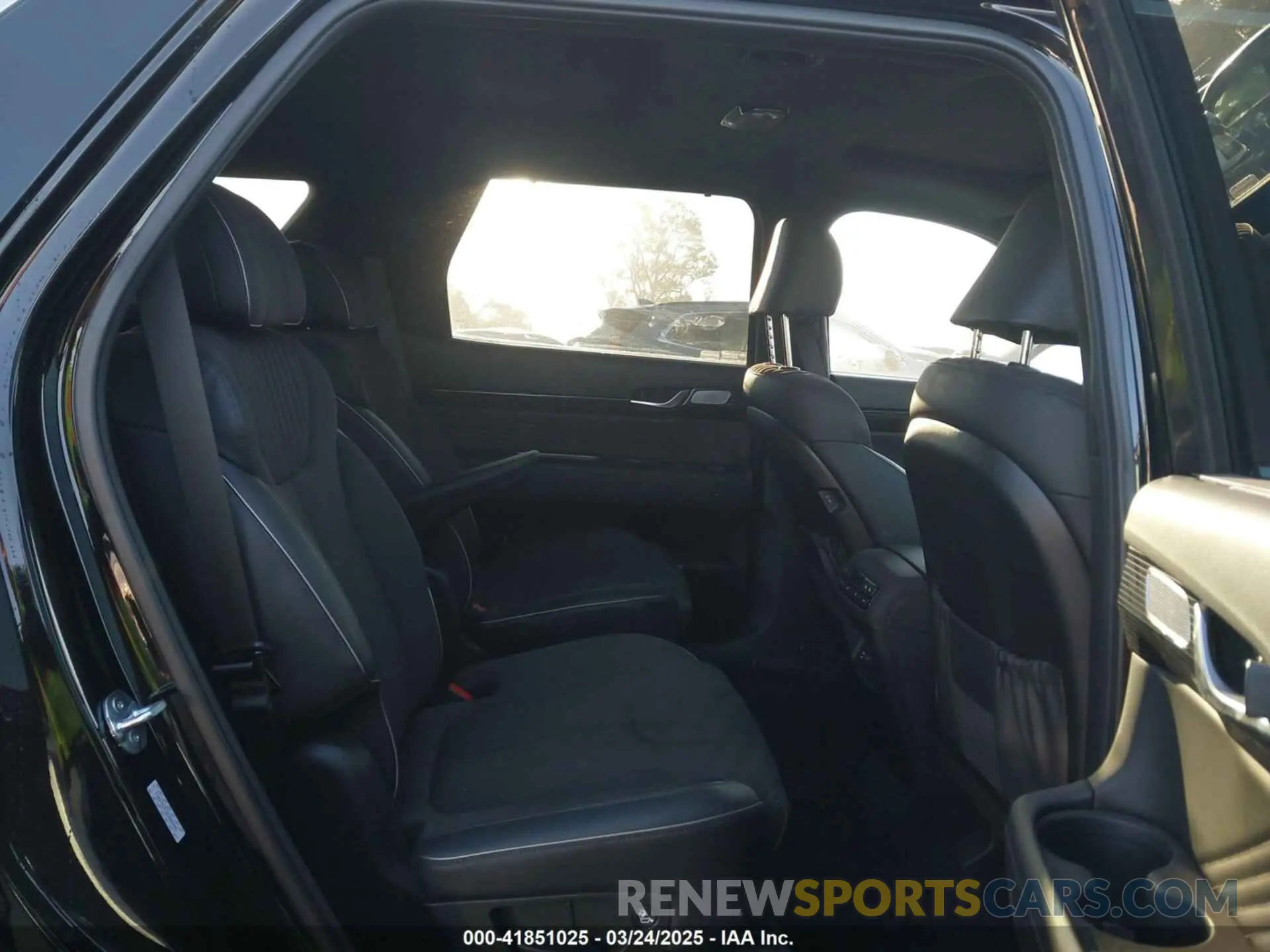 8 Photograph of a damaged car KM8R7DGE3RU806606 HYUNDAI PALISADE 2024