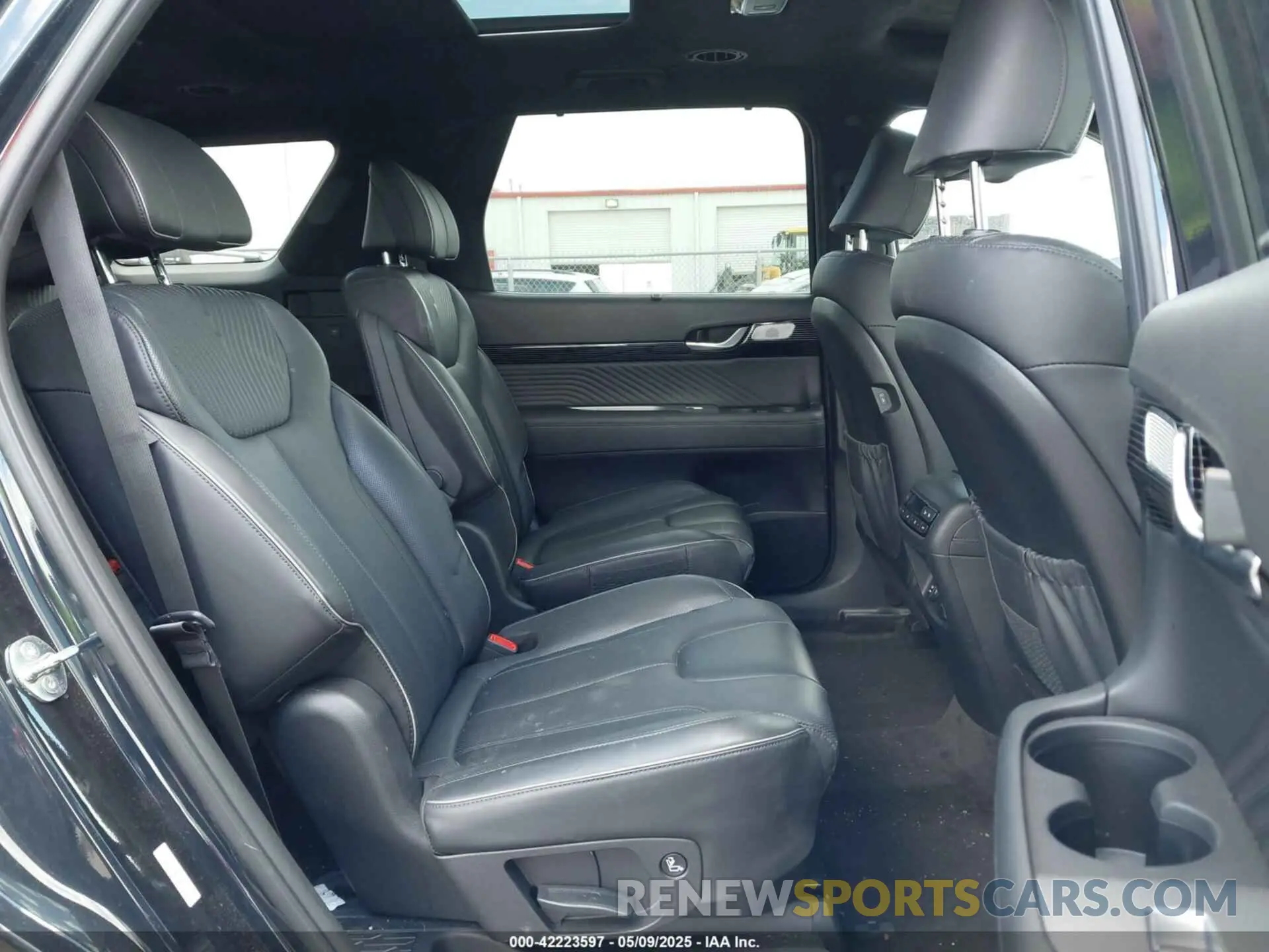 8 Photograph of a damaged car KM8R7DGE4RU710628 HYUNDAI PALISADE 2024