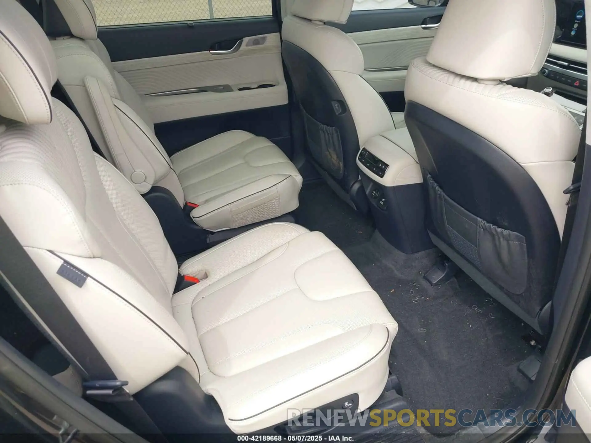 8 Photograph of a damaged car KM8R7DGE4RU786205 HYUNDAI PALISADE 2024