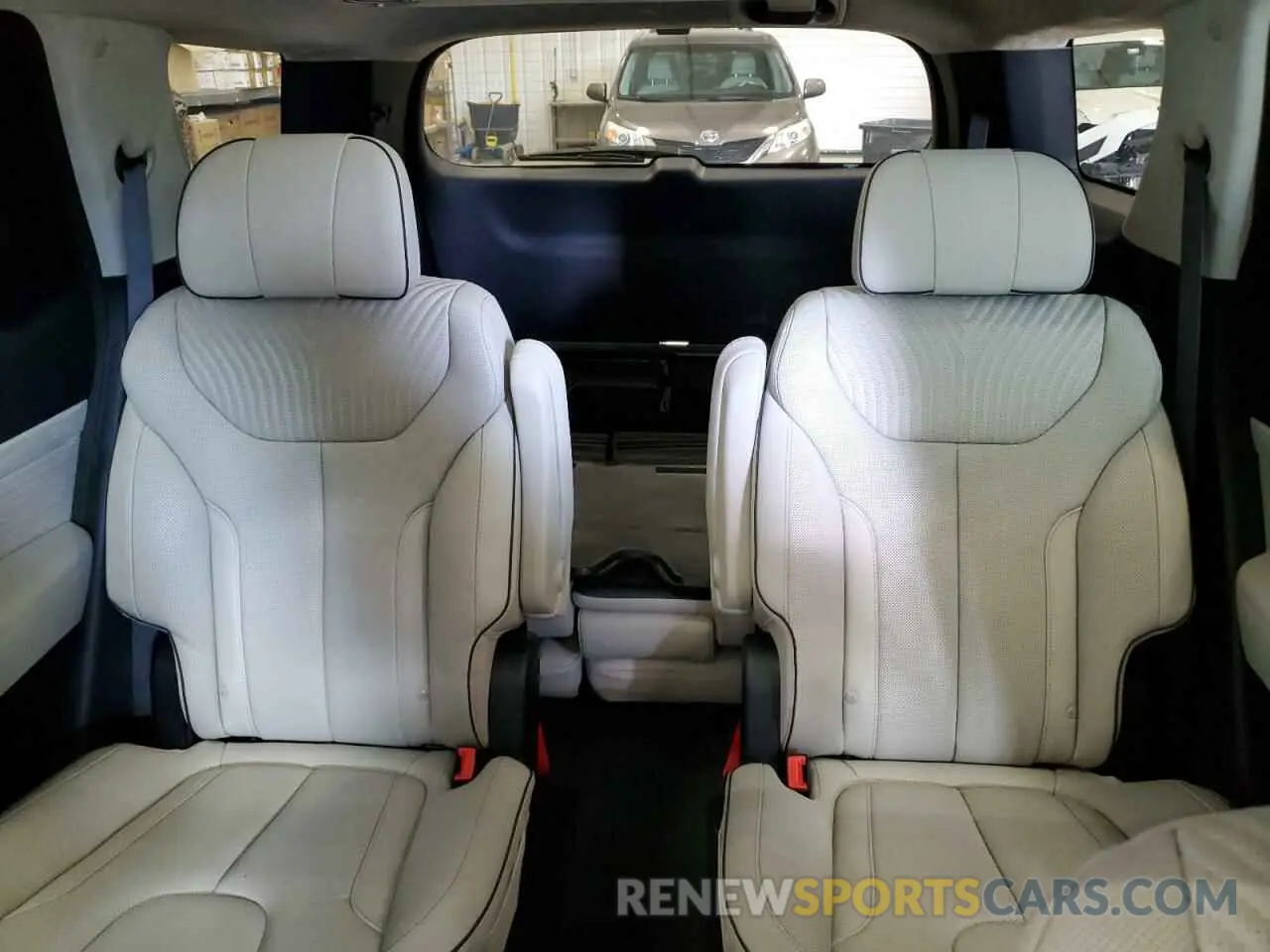10 Photograph of a damaged car KM8R7DGE5RU673329 HYUNDAI PALISADE 2024