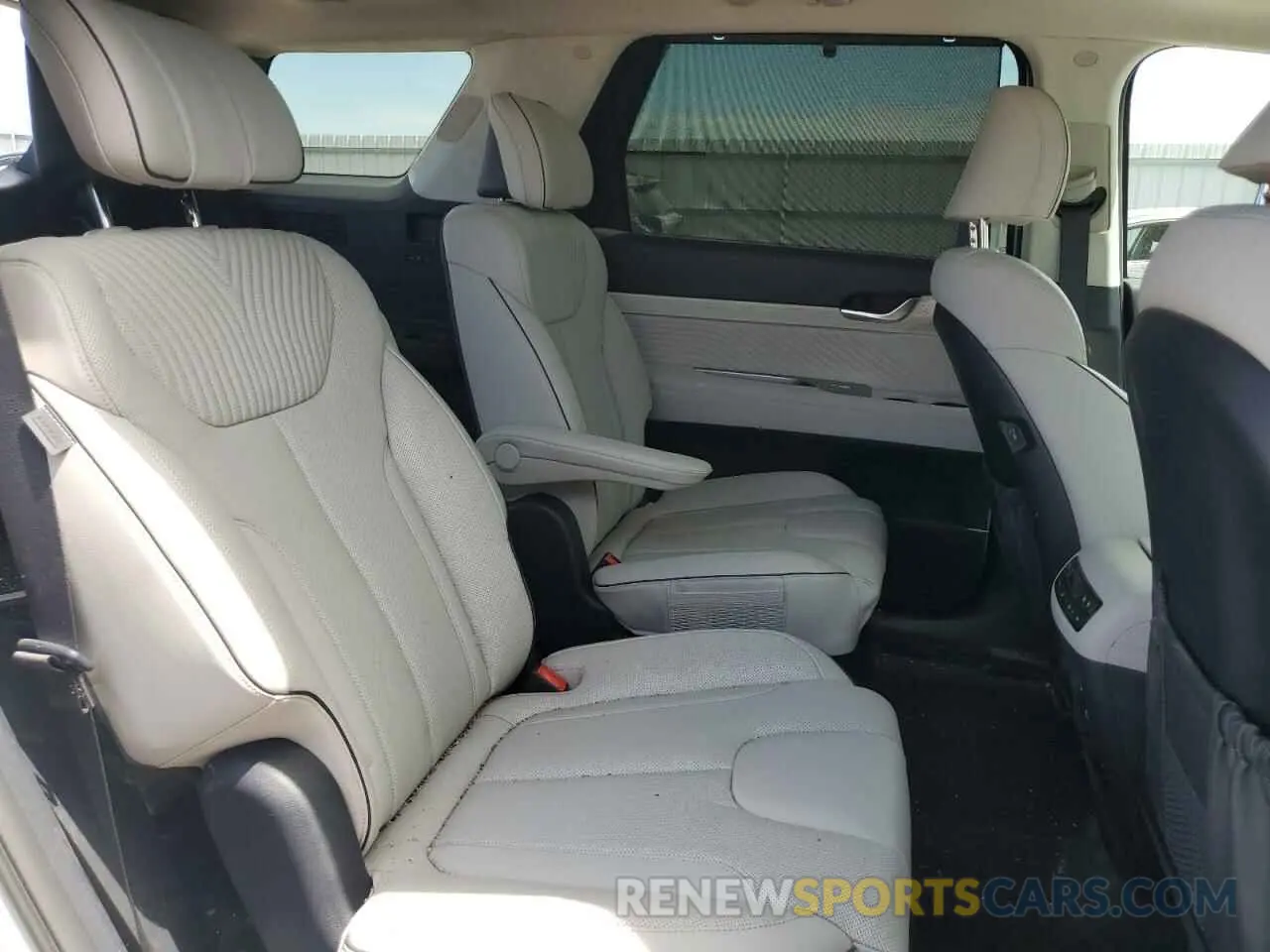 11 Photograph of a damaged car KM8R7DGE6RU661545 HYUNDAI PALISADE 2024