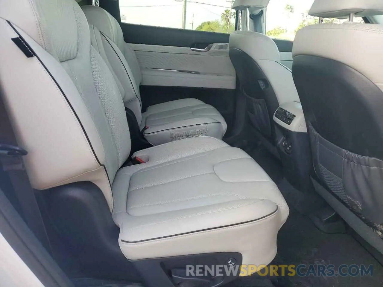11 Photograph of a damaged car KM8R7DGE6RU715328 HYUNDAI PALISADE 2024