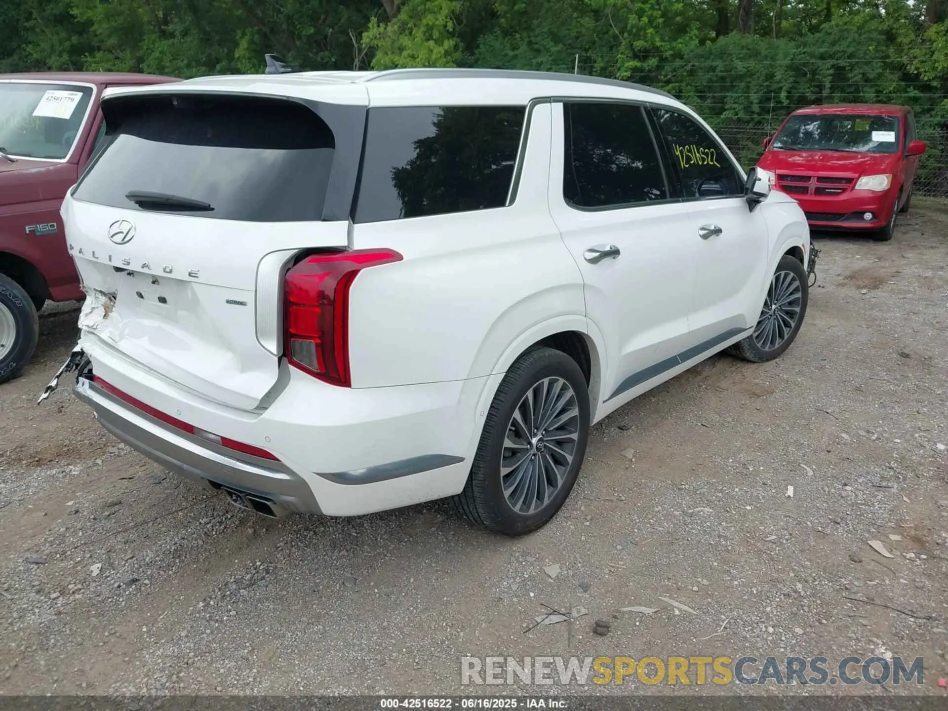 4 Photograph of a damaged car KM8R7DGE7RU664258 HYUNDAI PALISADE 2024