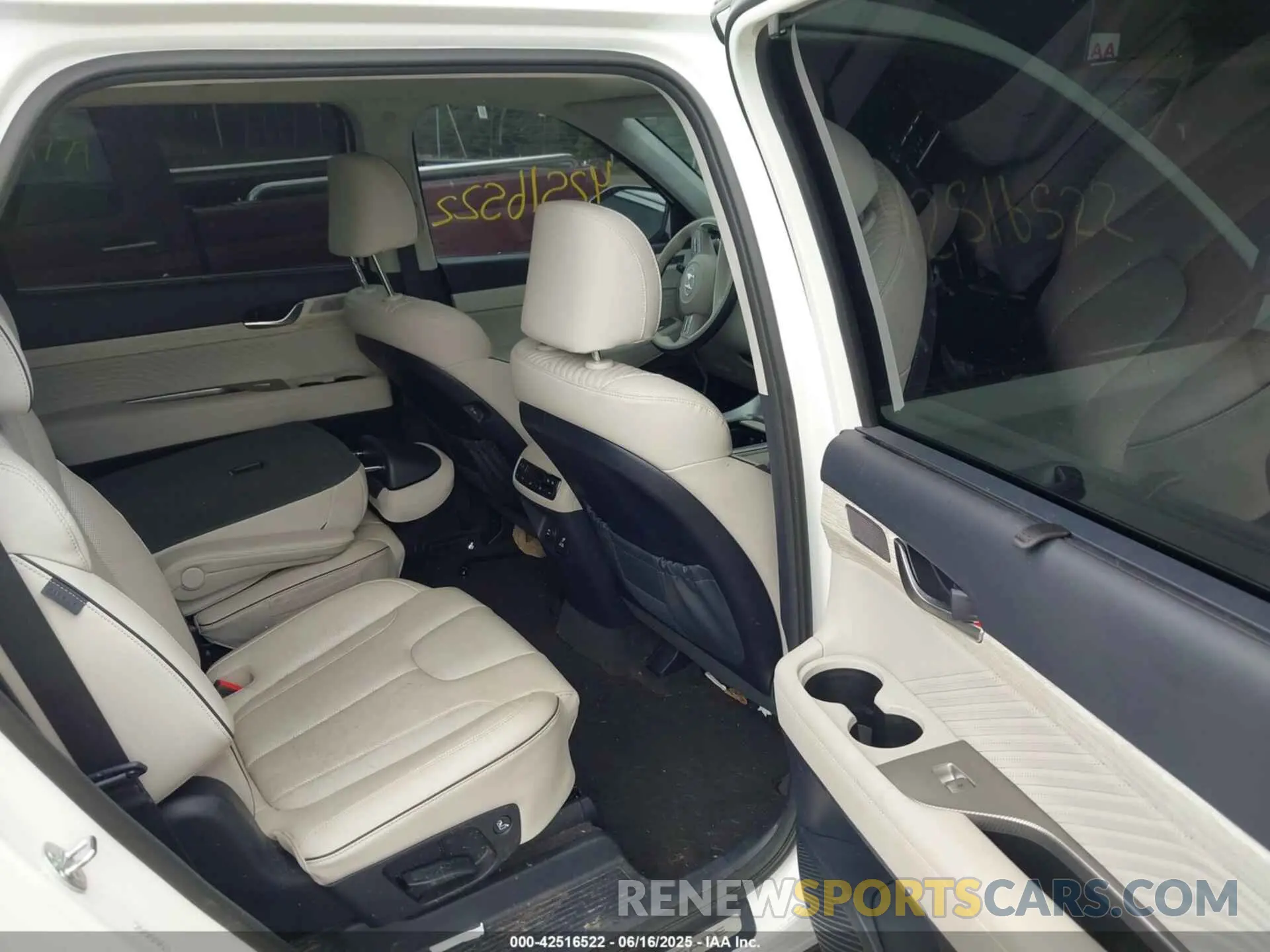 8 Photograph of a damaged car KM8R7DGE7RU664258 HYUNDAI PALISADE 2024
