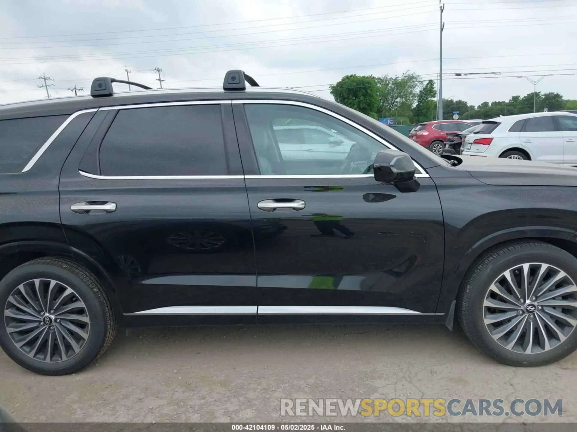 13 Photograph of a damaged car KM8R7DGE7RU687572 HYUNDAI PALISADE 2024
