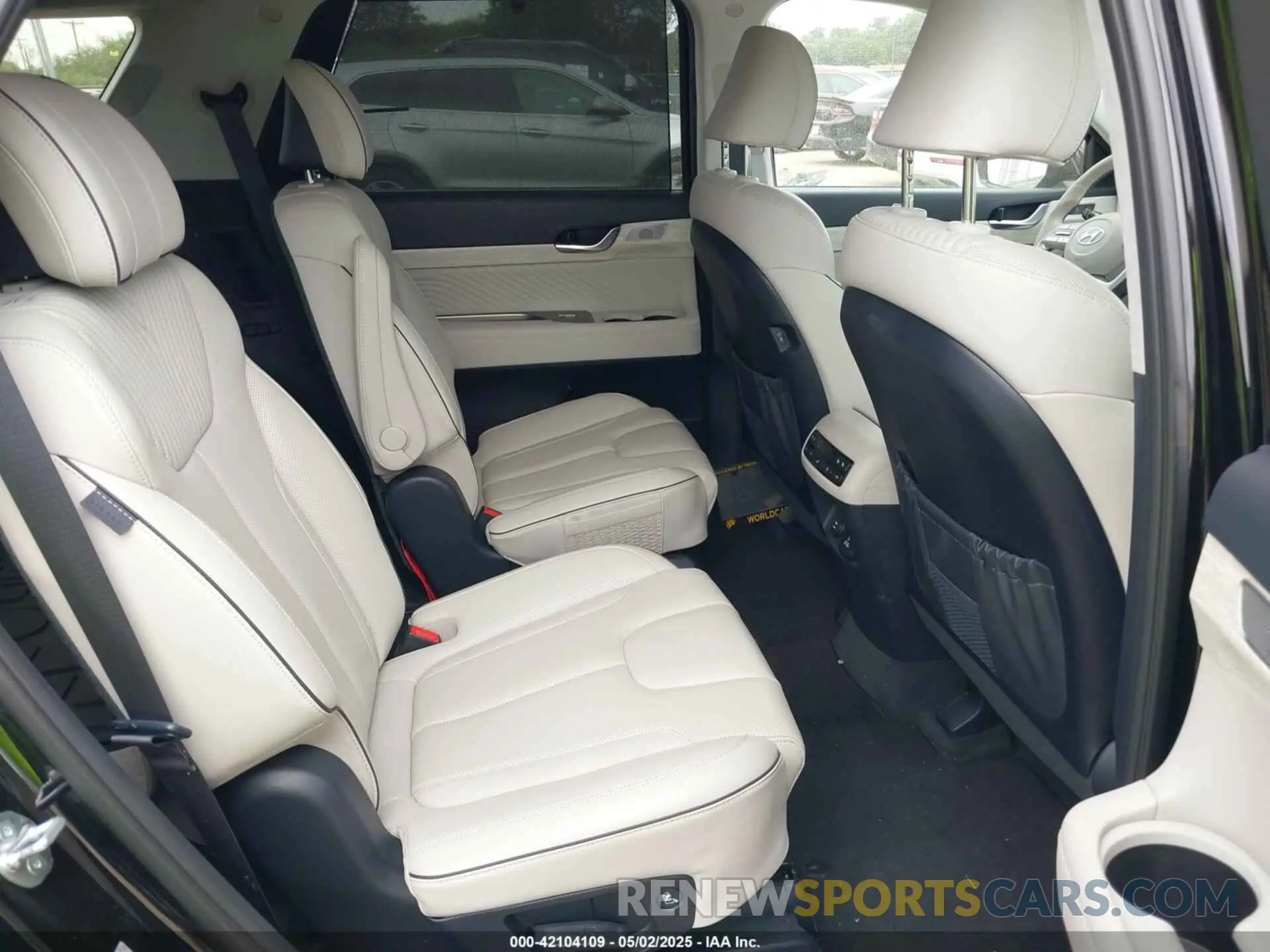 8 Photograph of a damaged car KM8R7DGE7RU687572 HYUNDAI PALISADE 2024