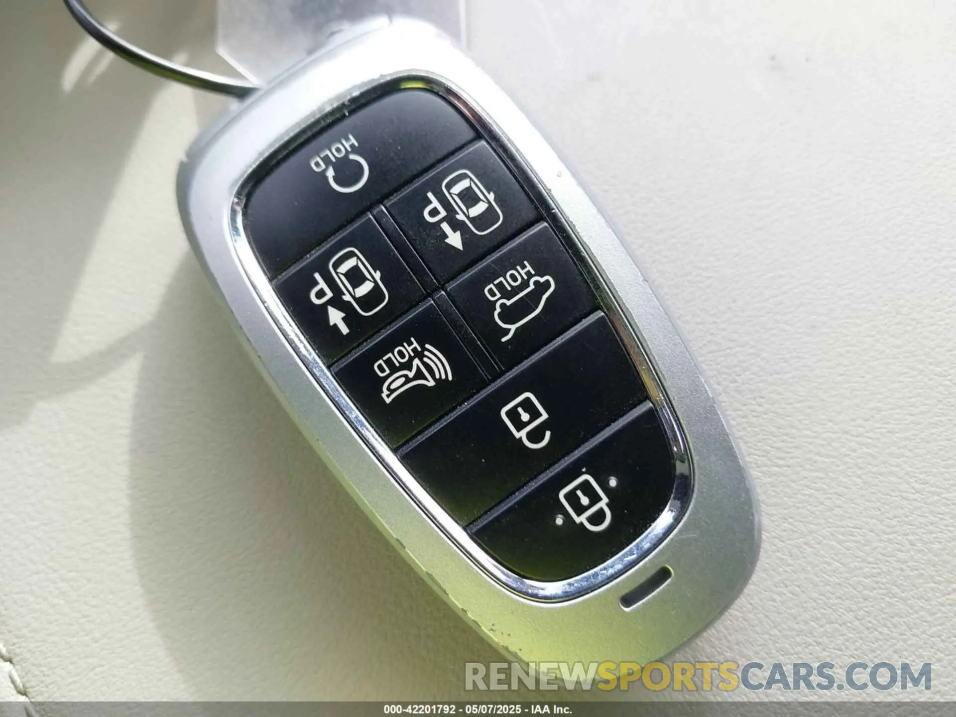 11 Photograph of a damaged car KM8R7DGE7RU711241 HYUNDAI PALISADE 2024