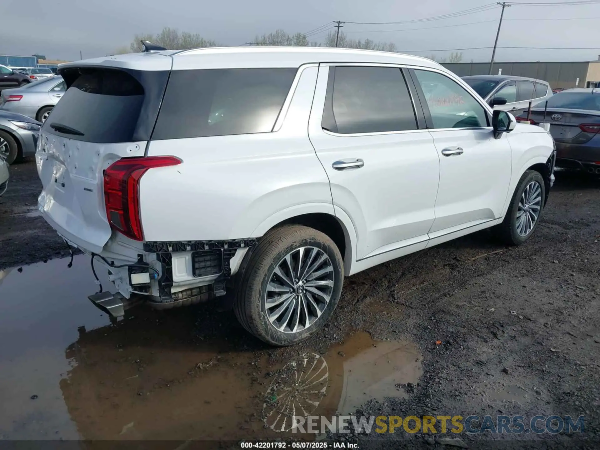 4 Photograph of a damaged car KM8R7DGE7RU711241 HYUNDAI PALISADE 2024