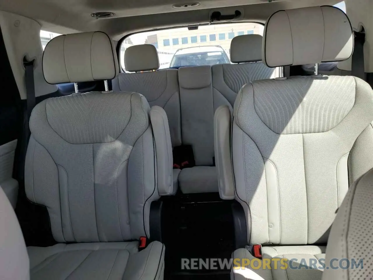 10 Photograph of a damaged car KM8R7DGE7RU731246 HYUNDAI PALISADE 2024