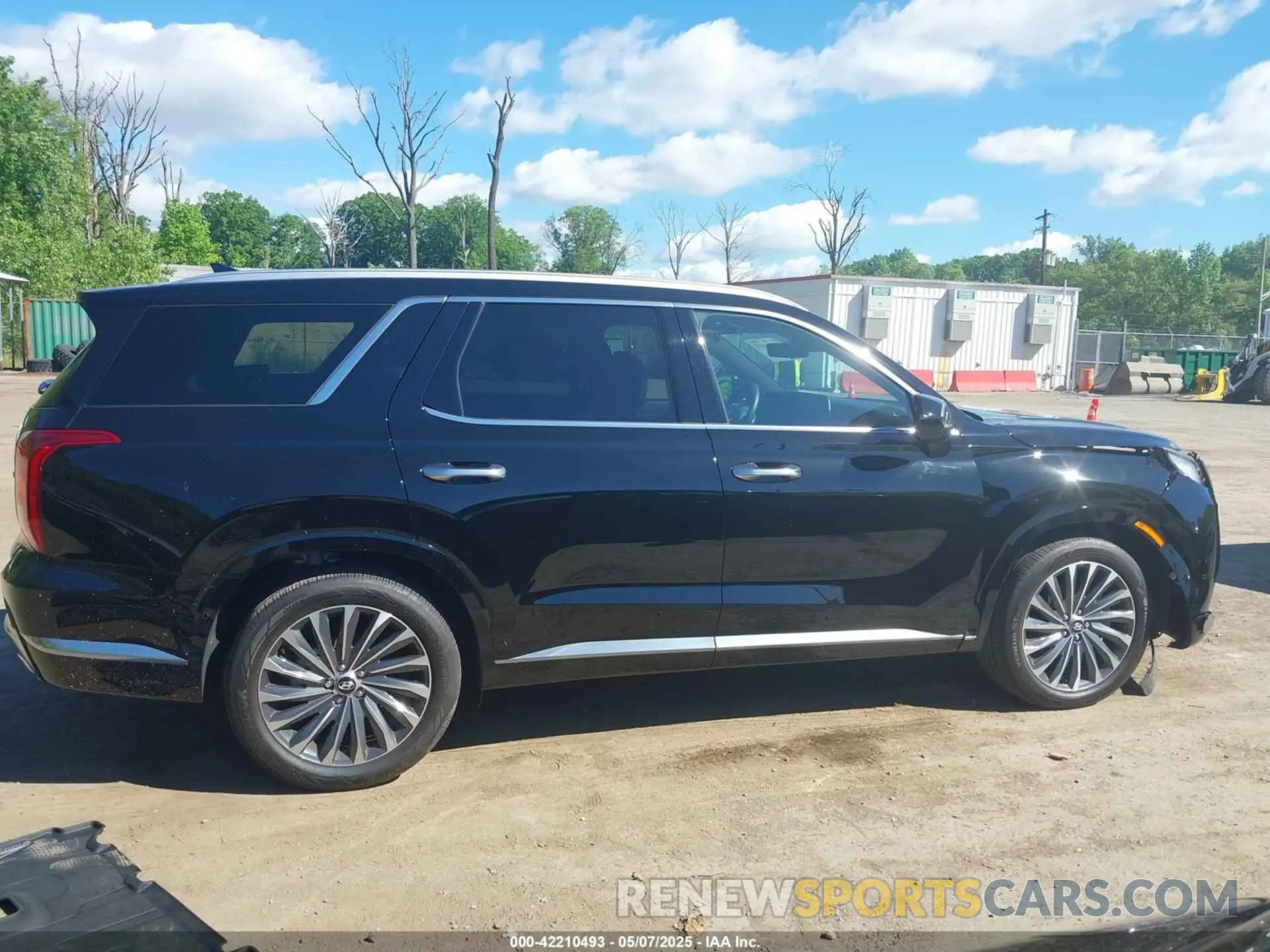 13 Photograph of a damaged car KM8R7DGE7RU795772 HYUNDAI PALISADE 2024