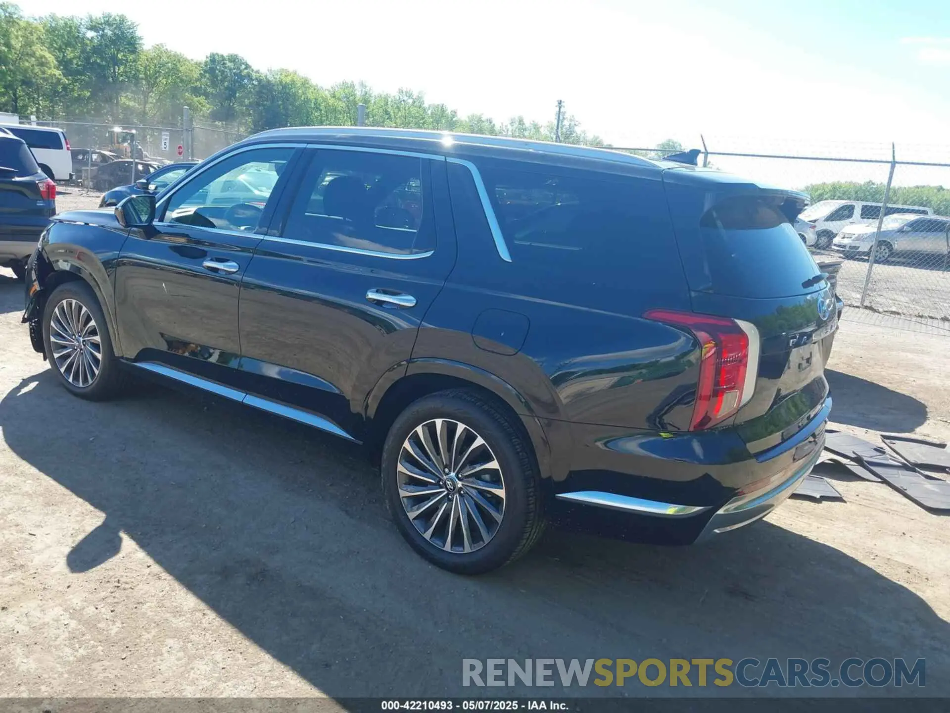 3 Photograph of a damaged car KM8R7DGE7RU795772 HYUNDAI PALISADE 2024