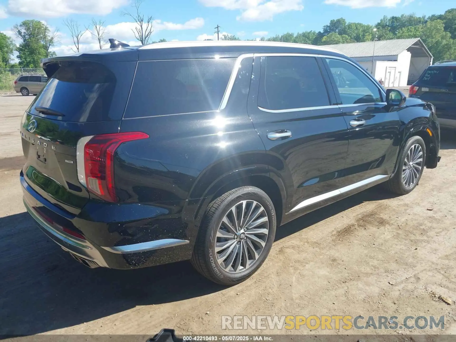 4 Photograph of a damaged car KM8R7DGE7RU795772 HYUNDAI PALISADE 2024